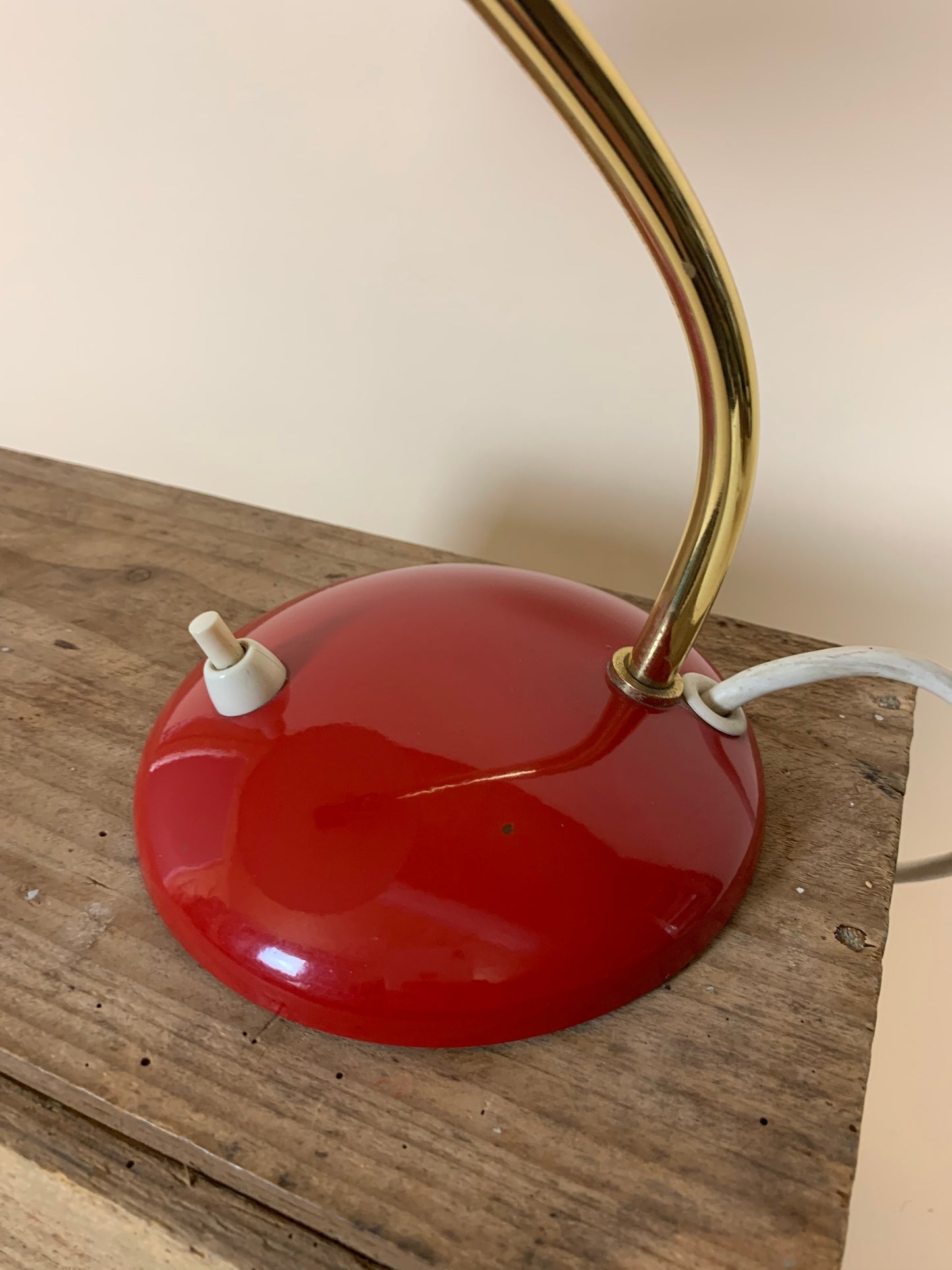 Kaiser Idell 6781 - Rot mit Messingarm