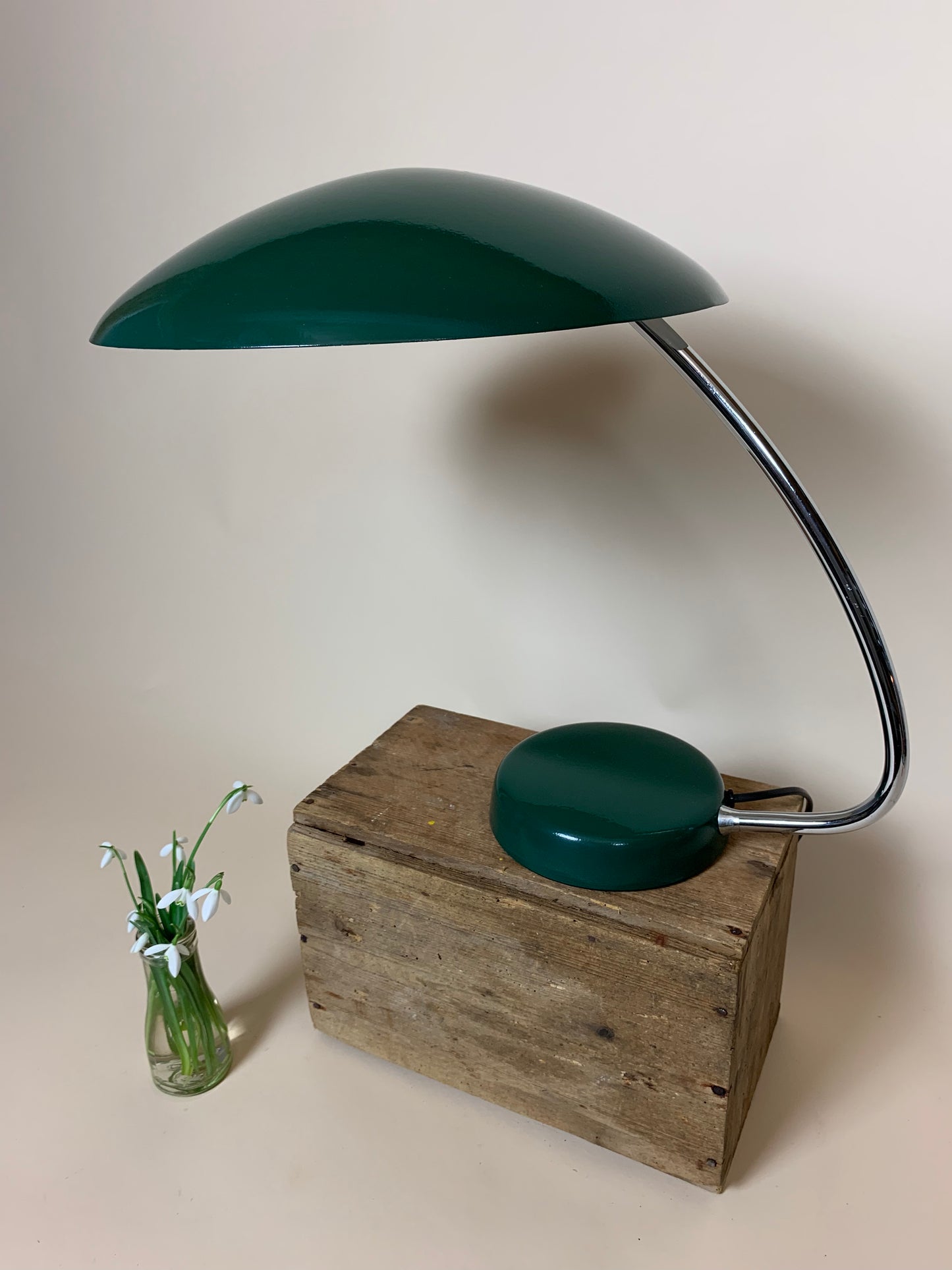 Vintage Kosaken UFO Tischlampe aus den 1950er Jahren.