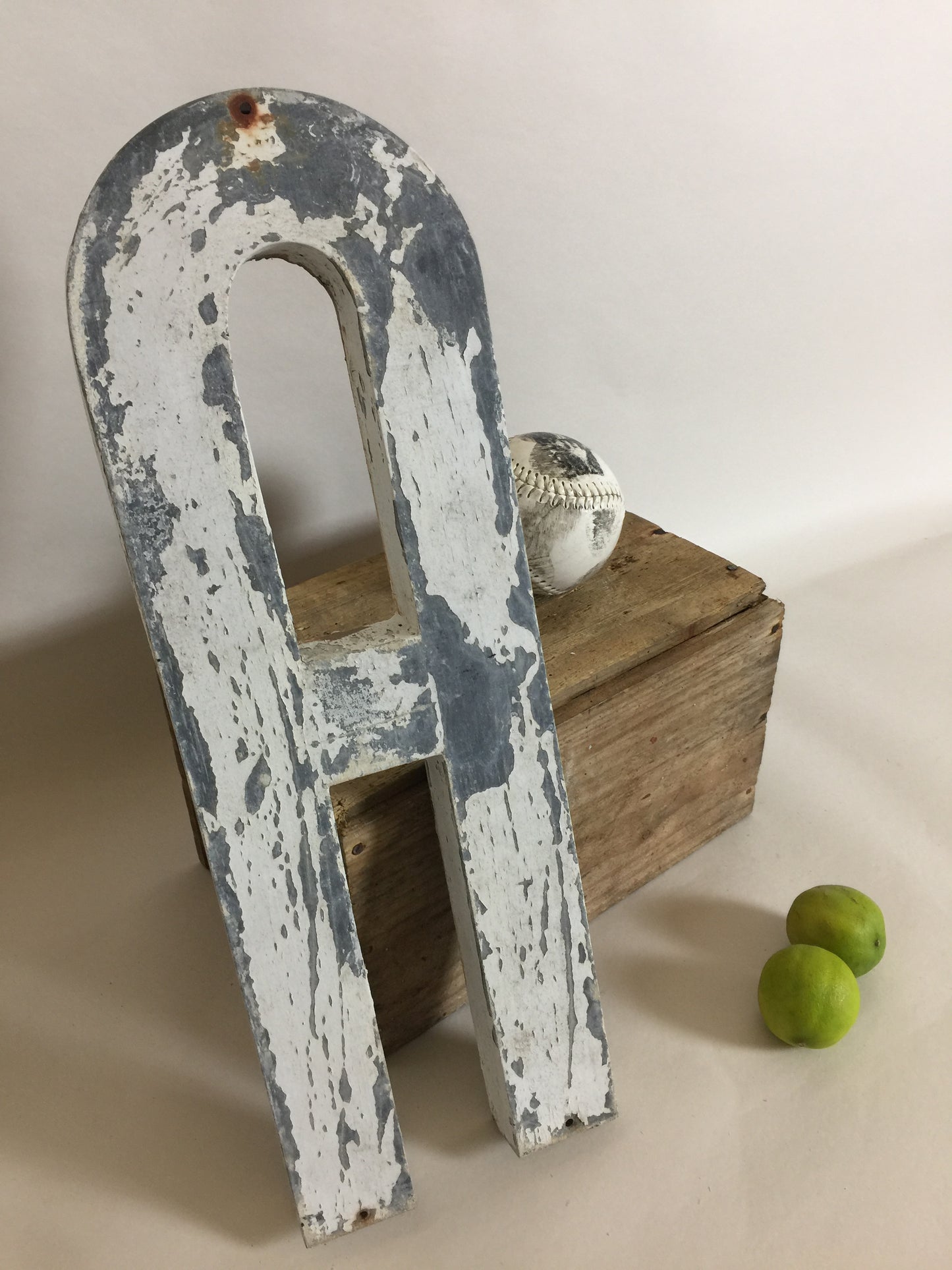 Schöner alter Fassadenbuchstabe A