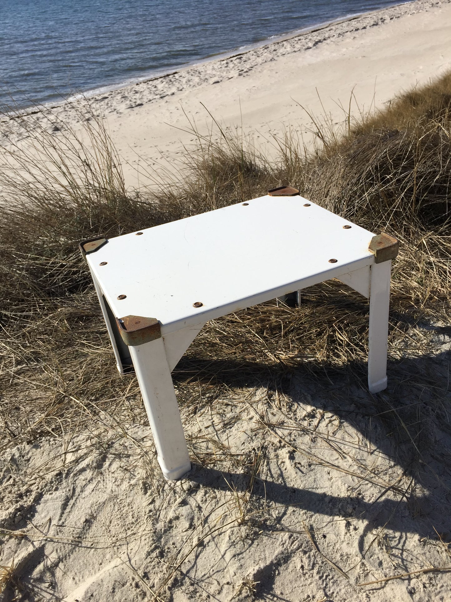 Schöner (und sehr schwerer) Metalltisch