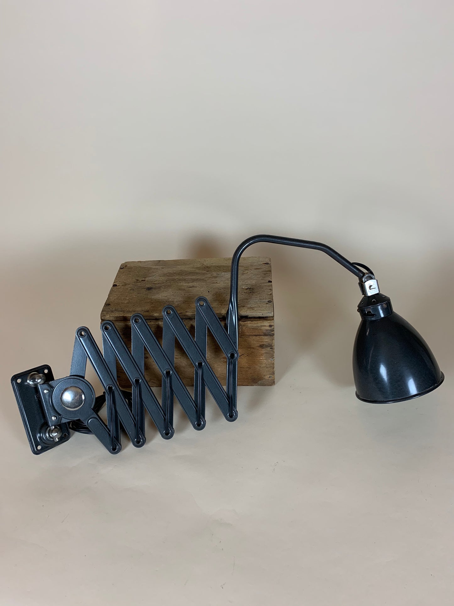 AGI Scherenlampe aus Belgien