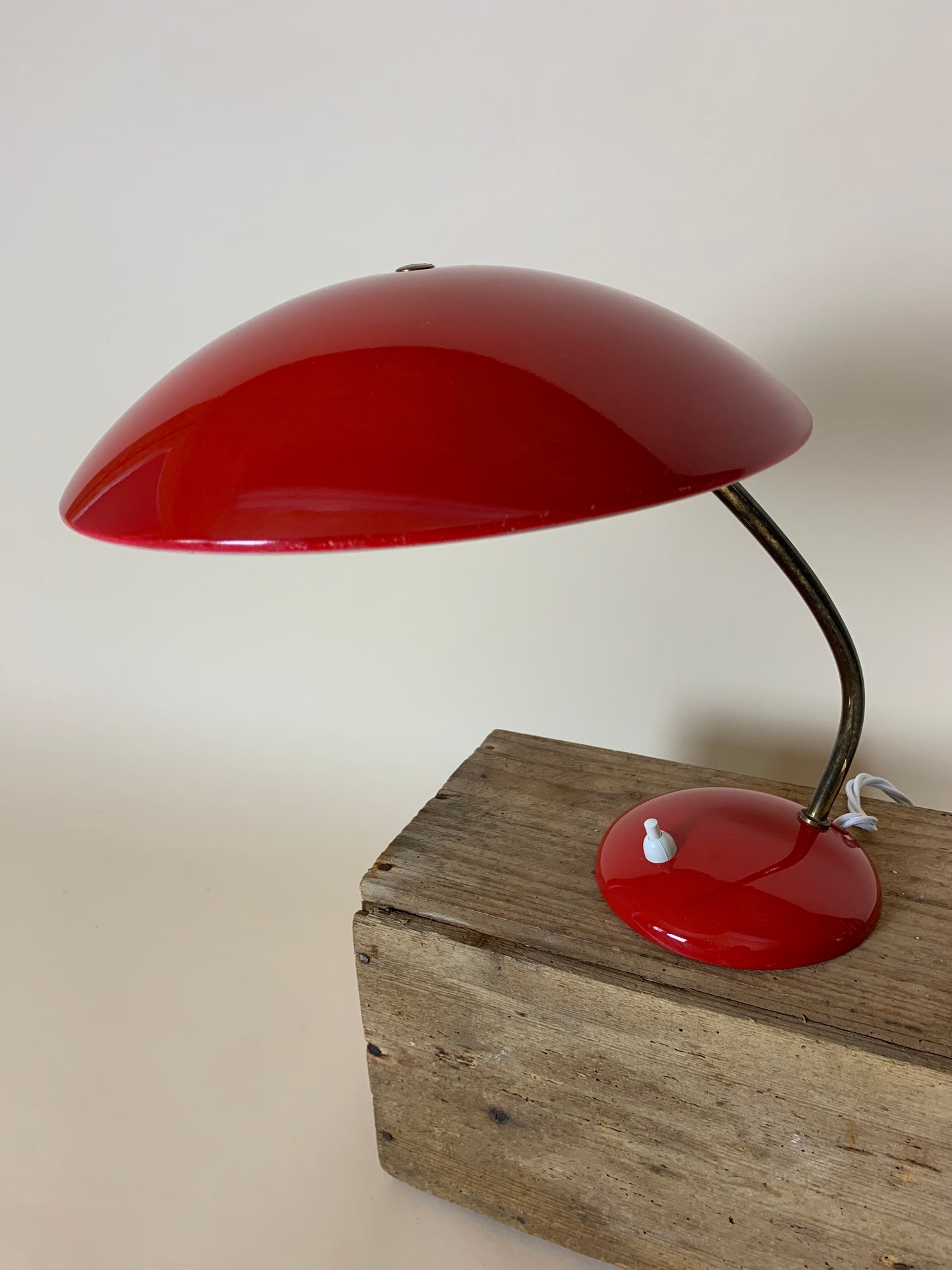 Schöne rote Christian Dell Tischlampe