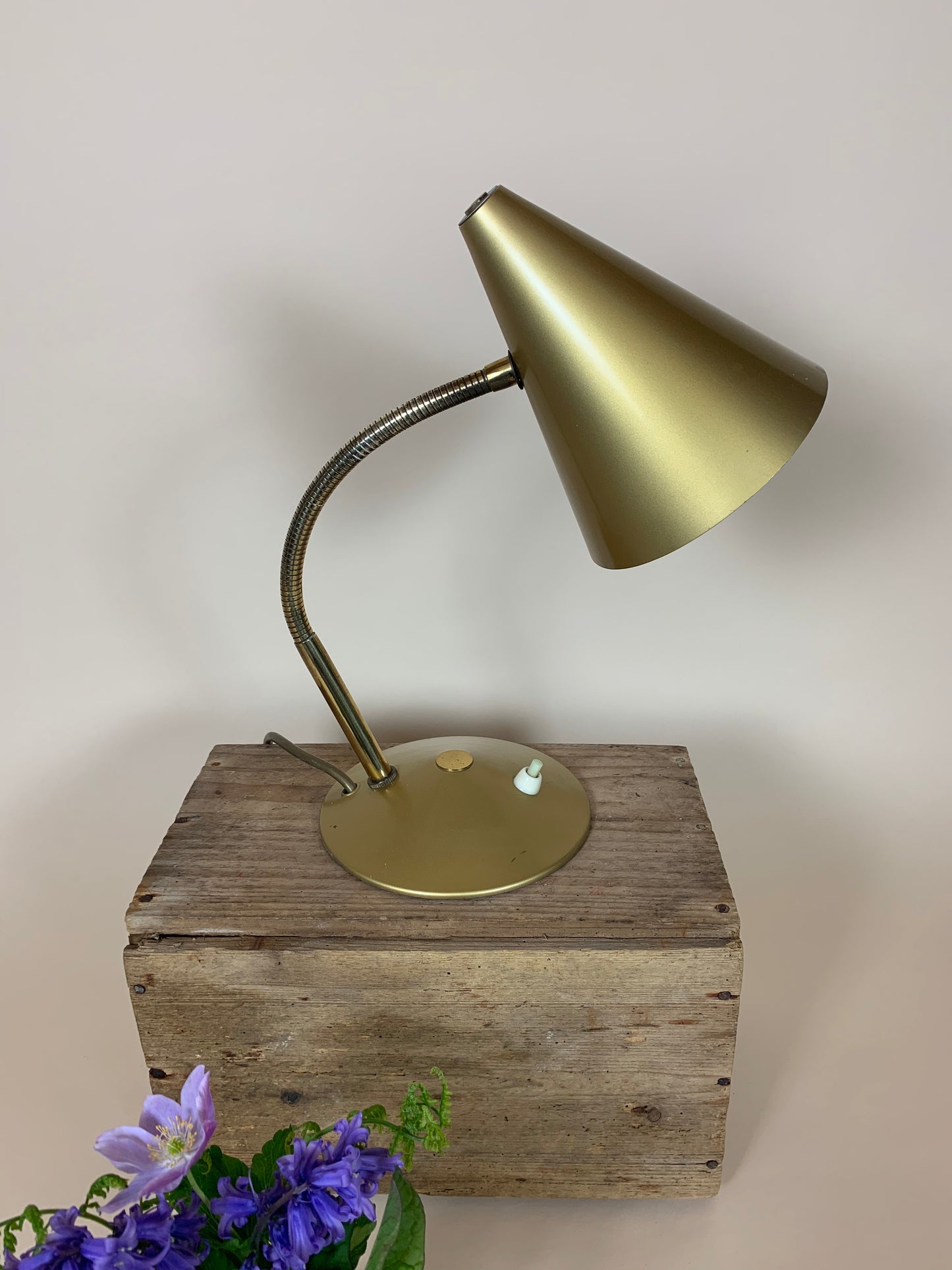 Helo Tischlampe aus Messing