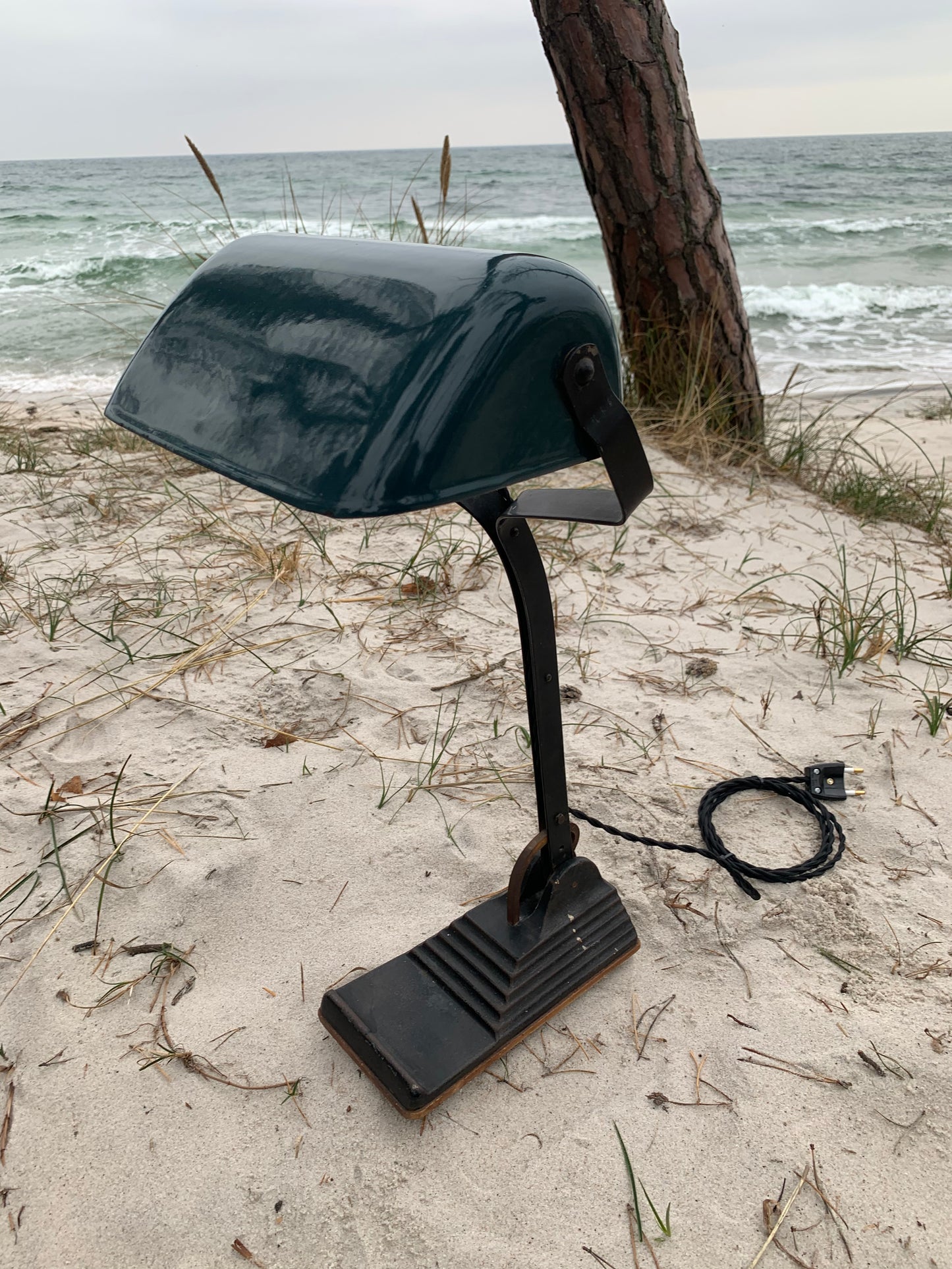 Notarlampe mit Emailschirm