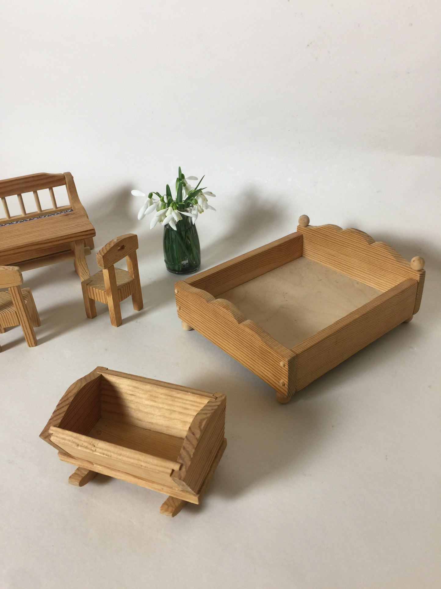 Puppenstubenmöbel (zusammen verkauft)