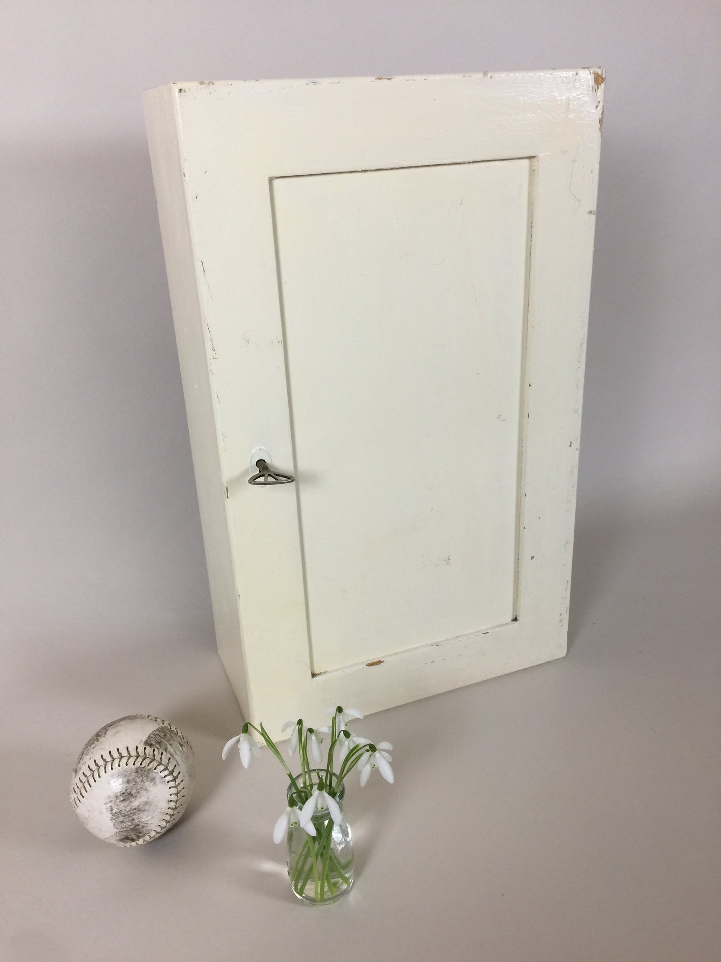 Schöner Medizinschrank mit schönen Details