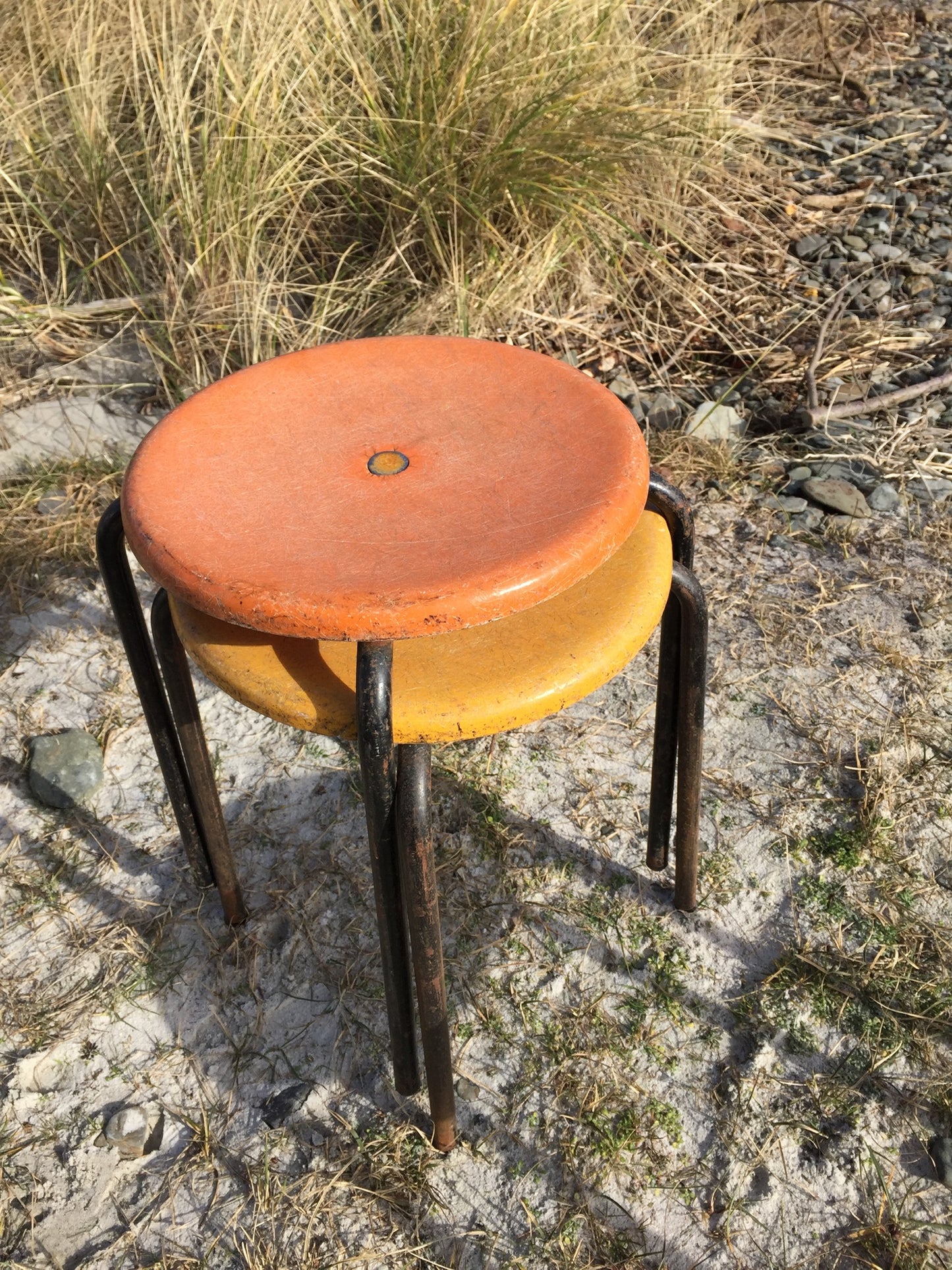 Fiberglashocker mit viel Patina