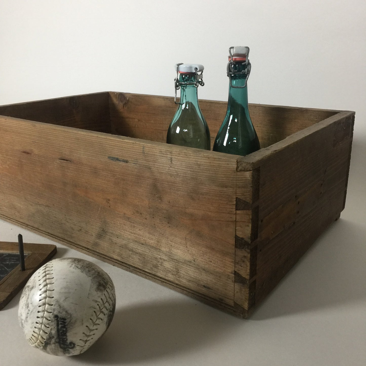 Holzkiste mit schöner Patina
