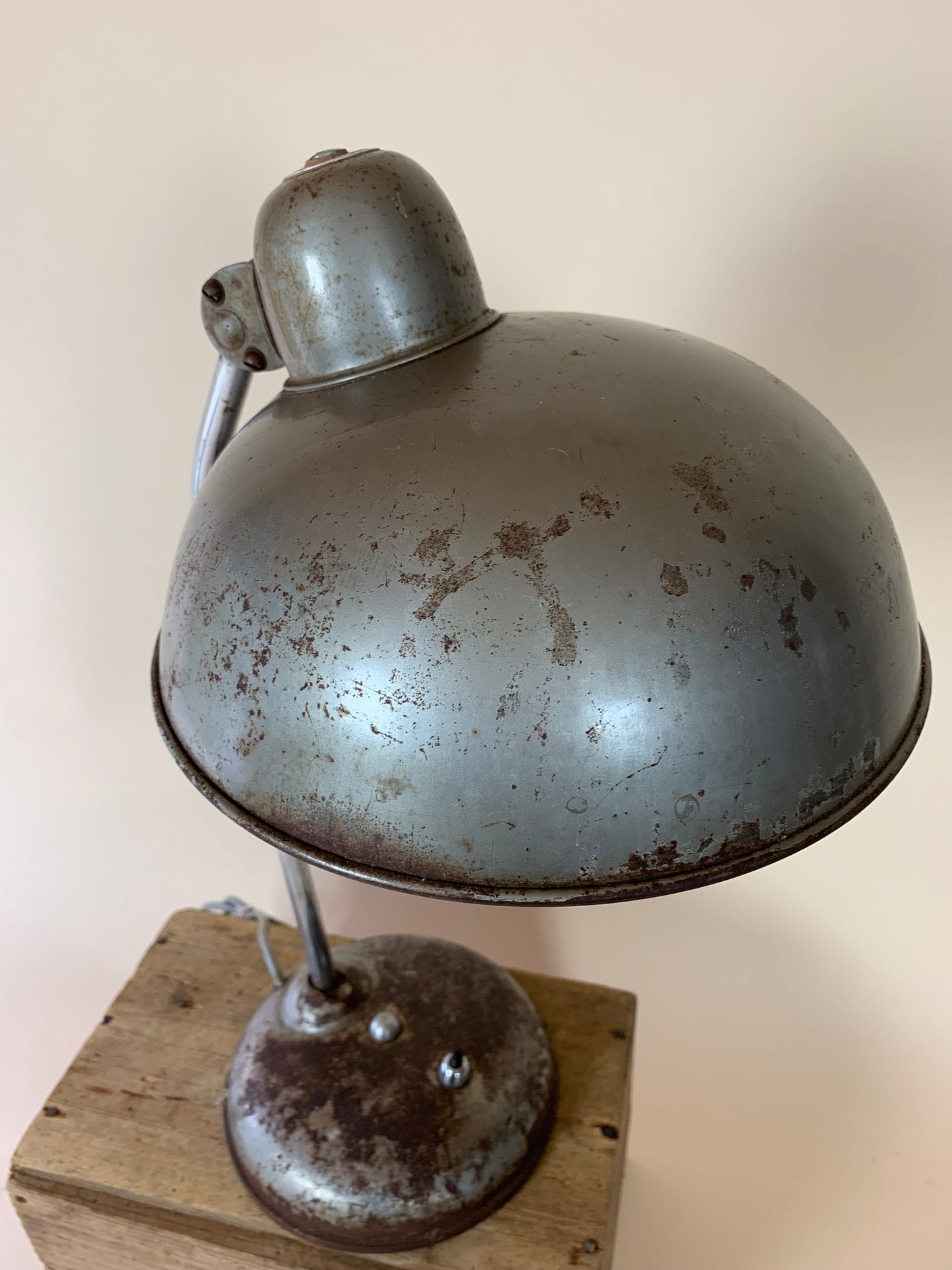 Helo Tischlampe mit viel schöner Patina