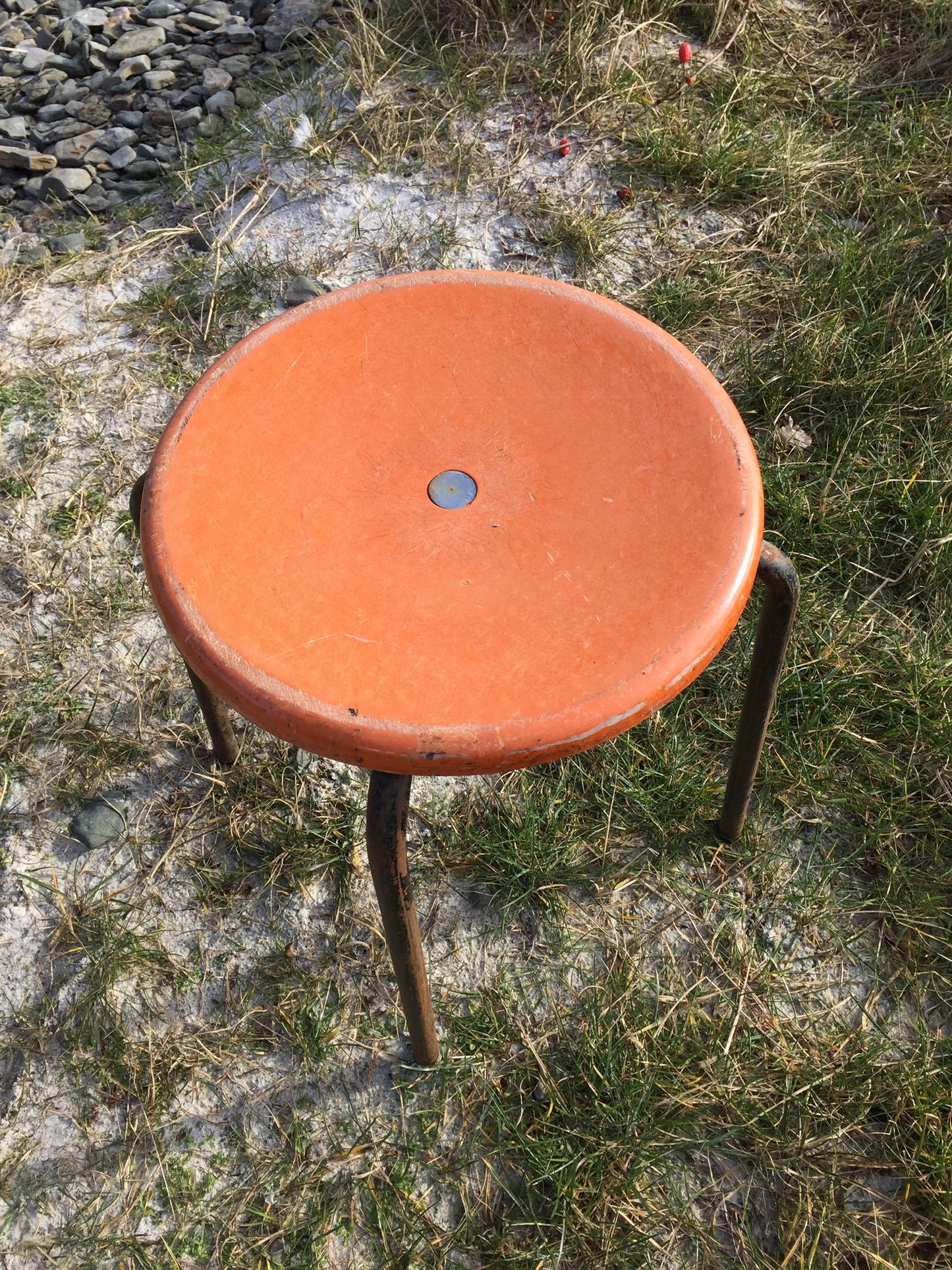 Fiberglashocker mit viel Patina