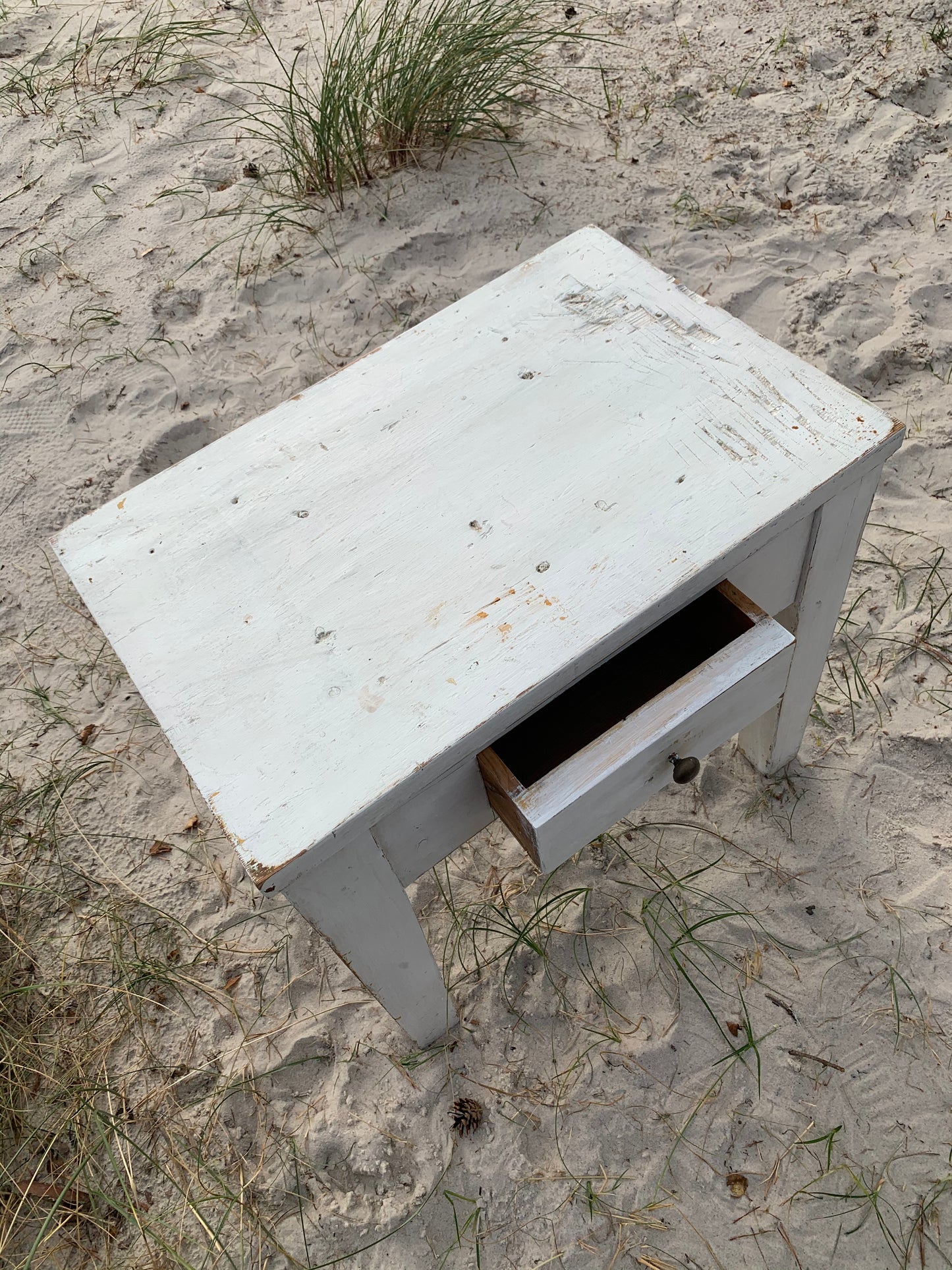 Tisch mit Patina