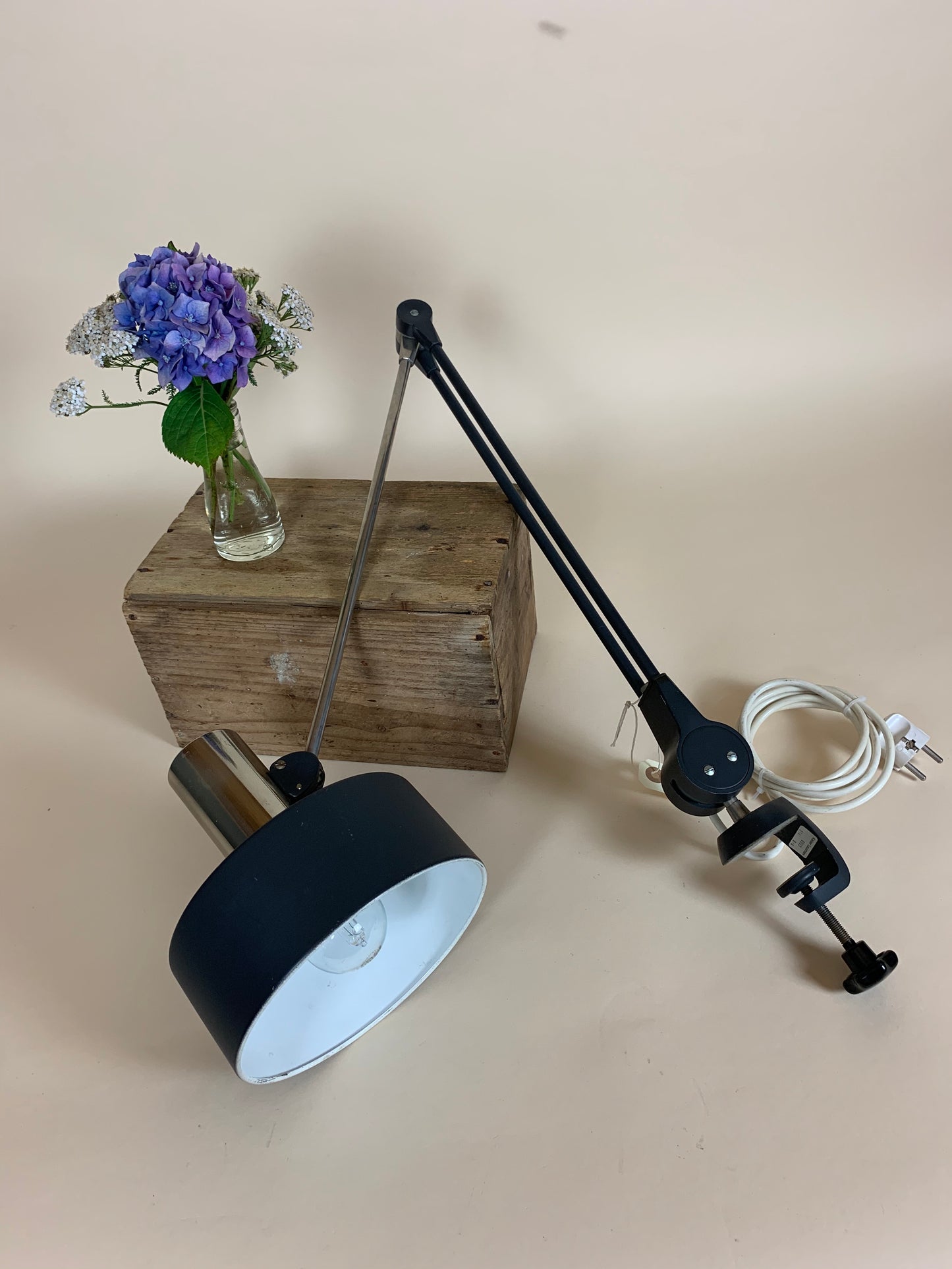 Kaiser Idell 6600 – Dunkelgrau