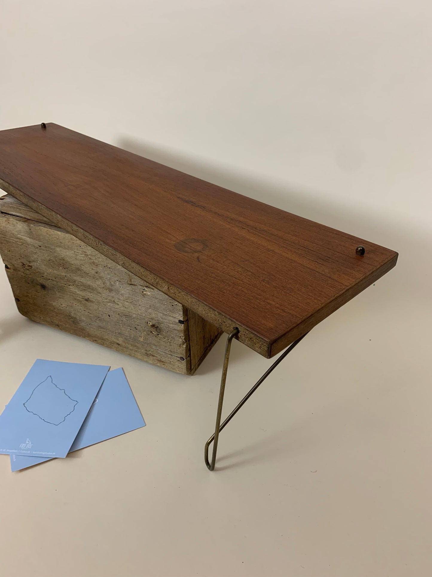 Regal aus Teakholz