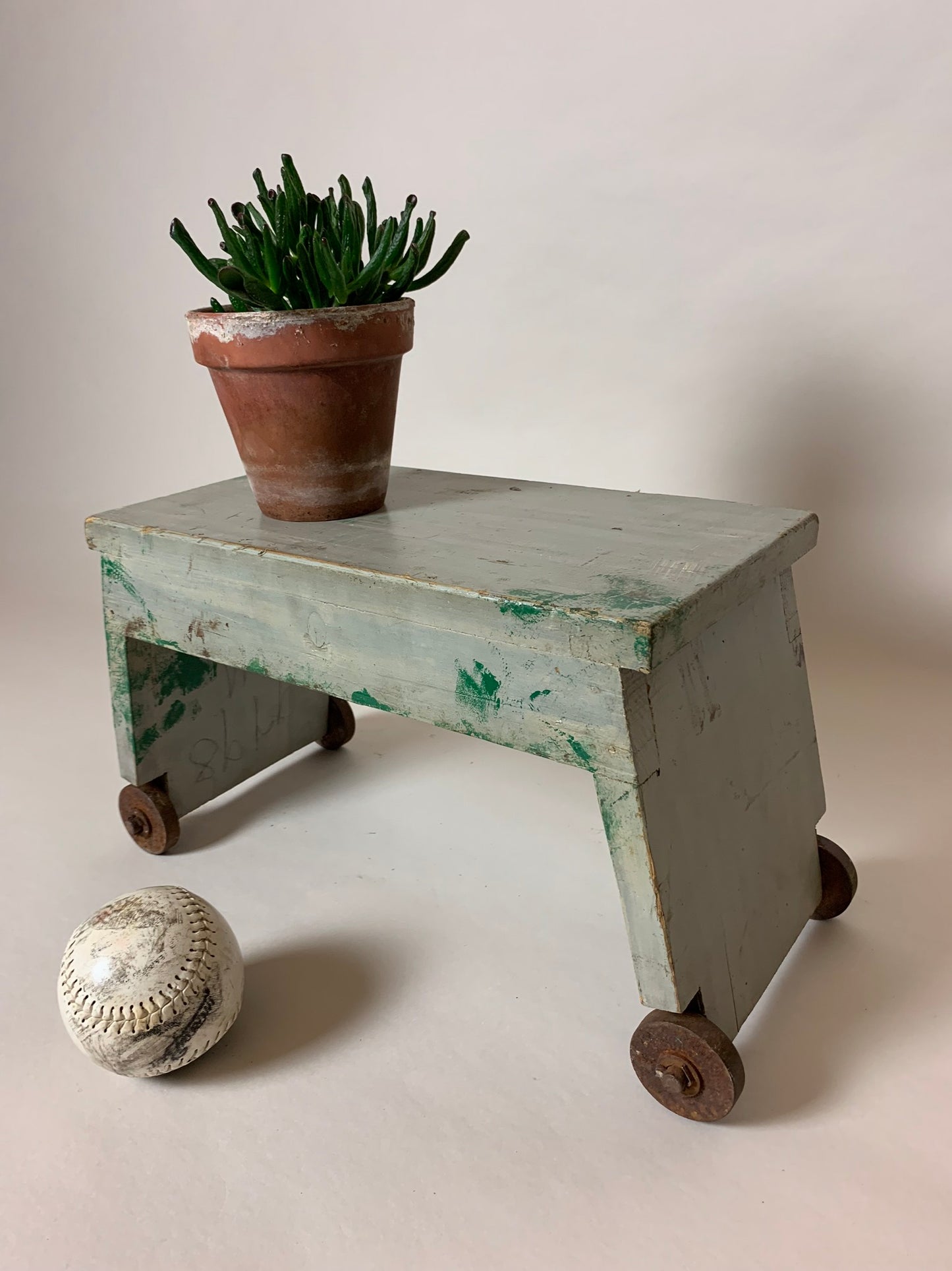 Lustiger Hocker mit Rädern