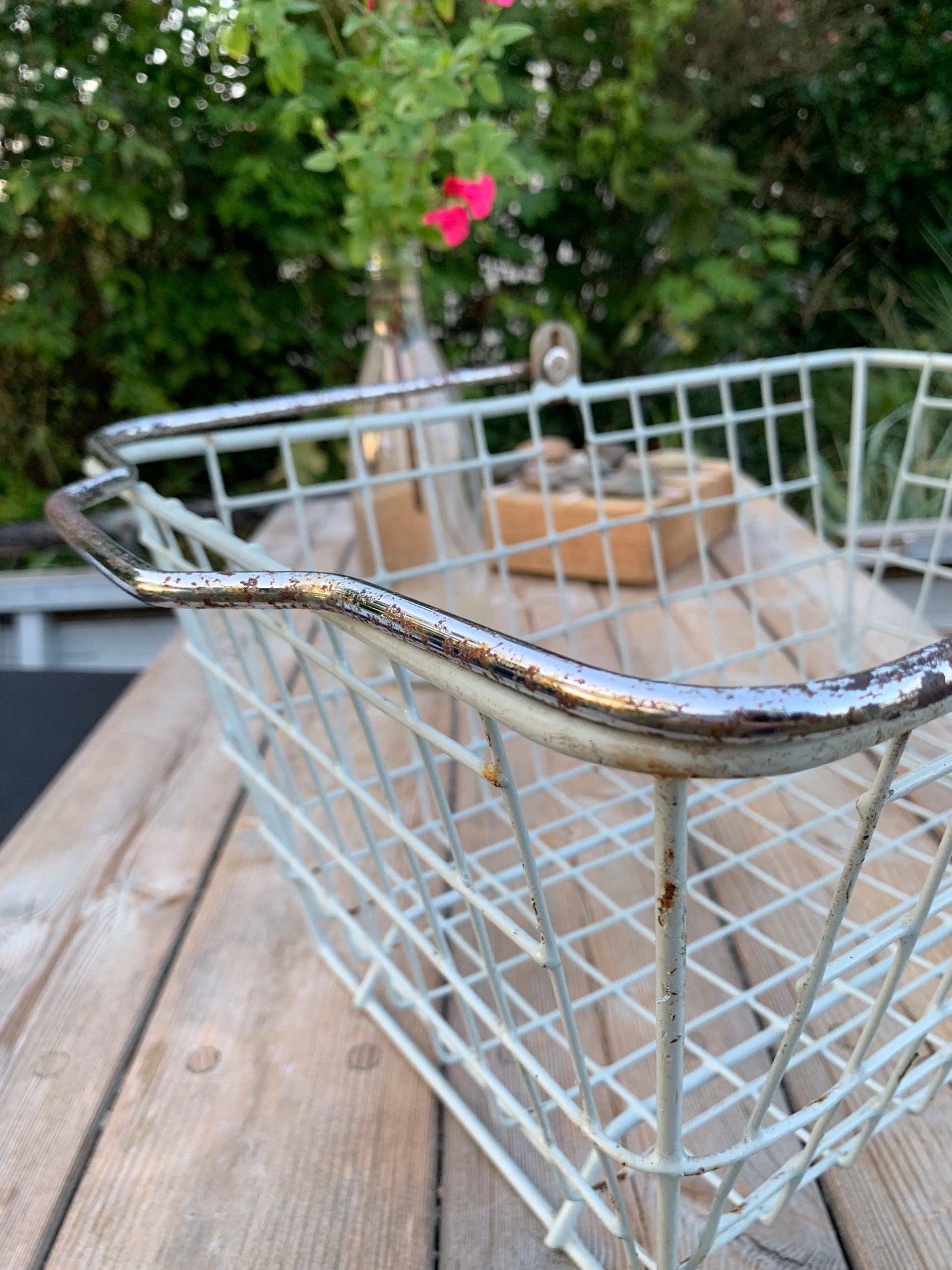 Schöner alter Einkaufskorb mit Patina