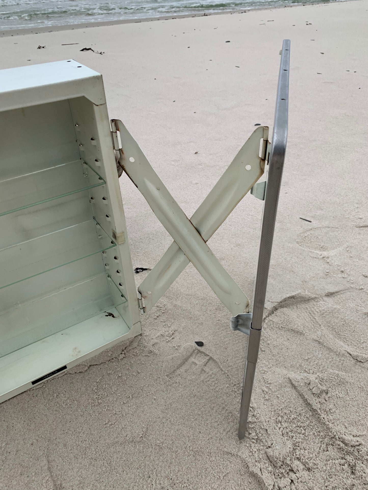 Medizinschrank mit Spiegel