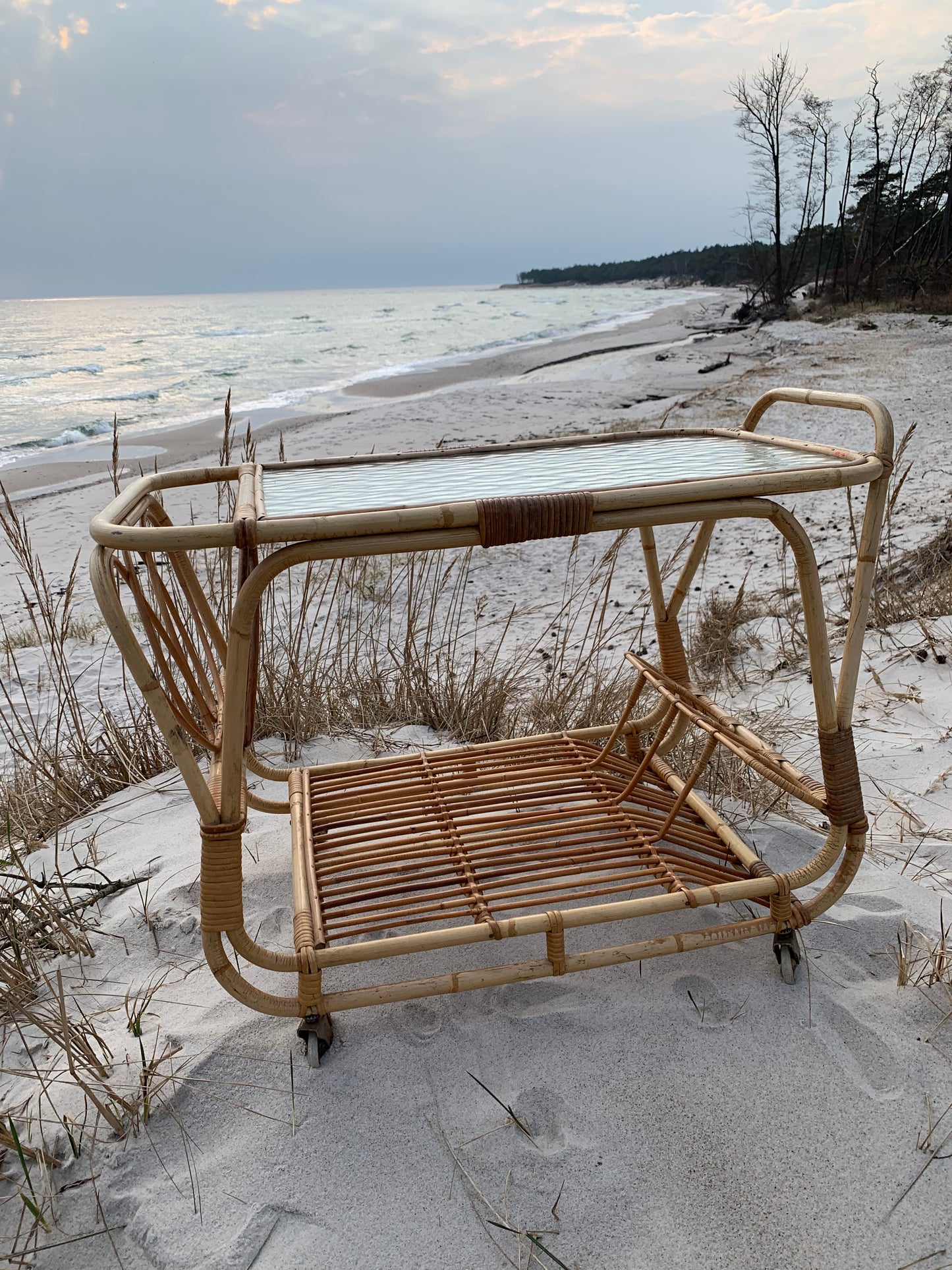 Tisch/Wagen aus Bambus
