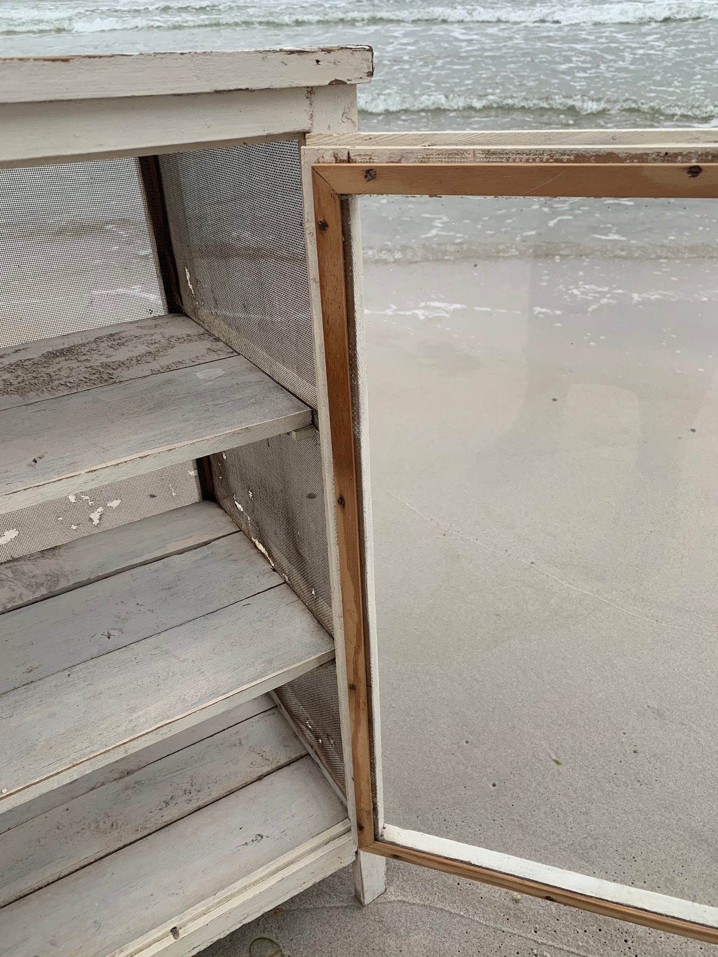Schöner alter Fliegenschrank