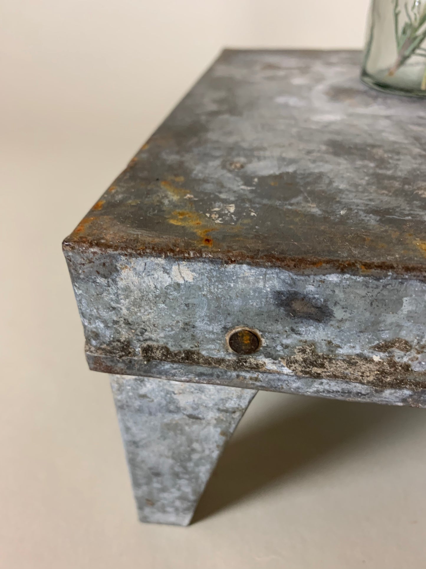 Beistelltisch oder kleiner Tisch