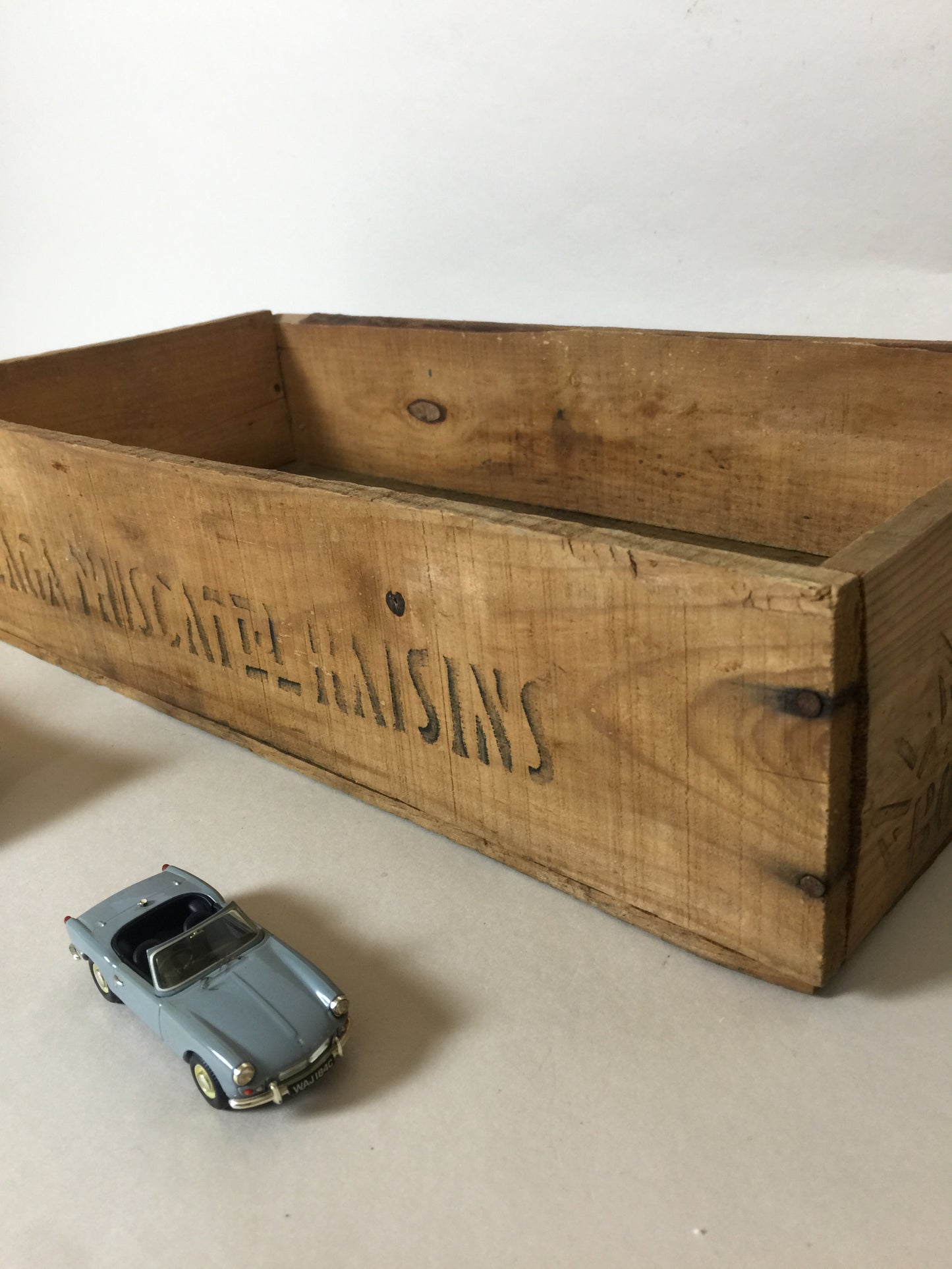 Schöne alte Holzkiste aus Malaga
