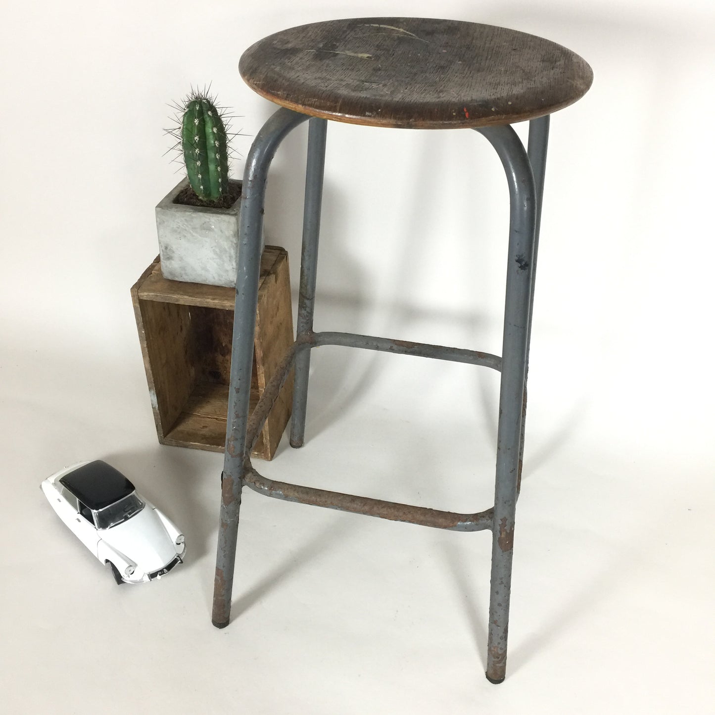Hoher industrieller Hocker