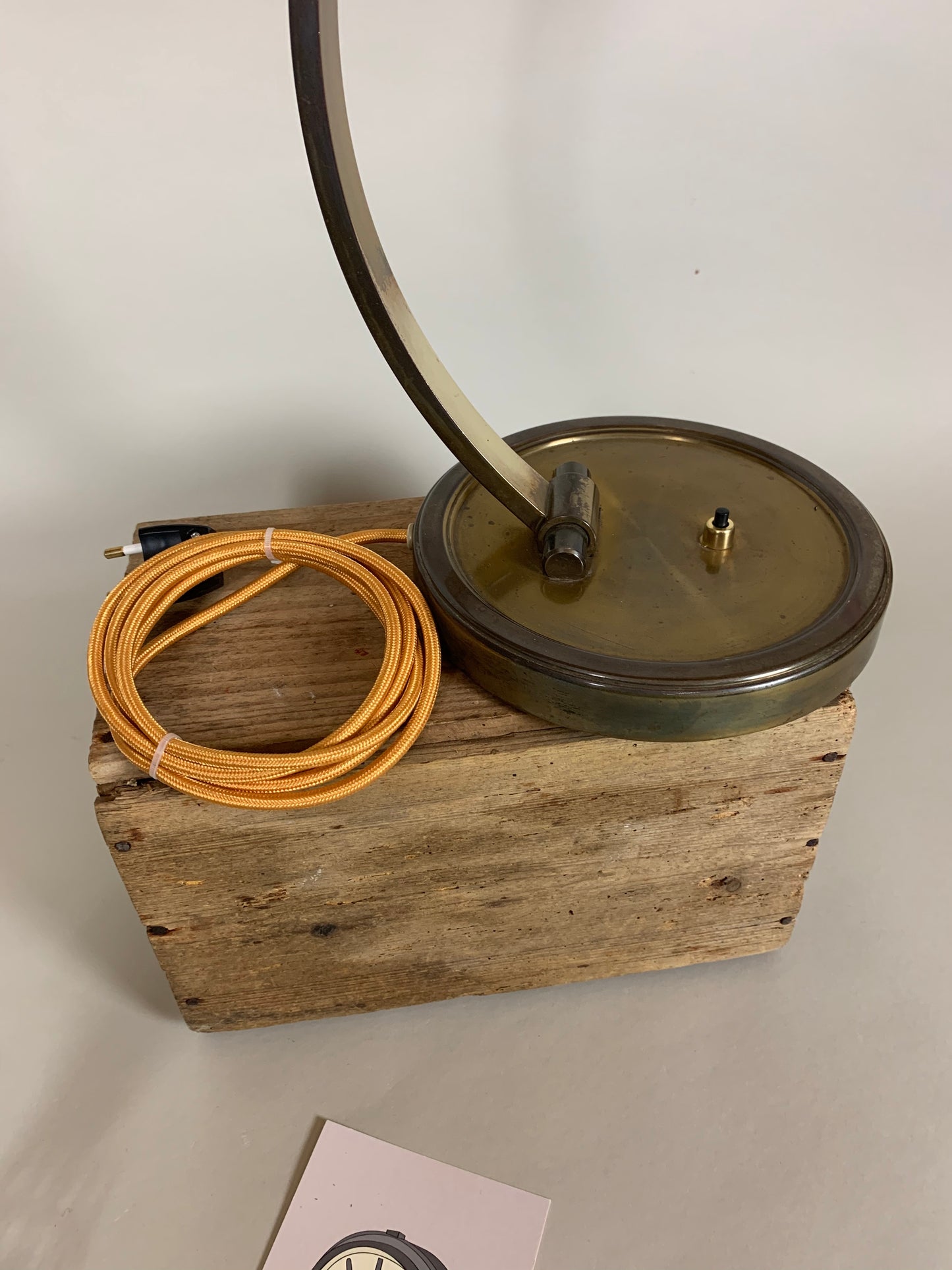 Gecos Tischlampe aus Messing