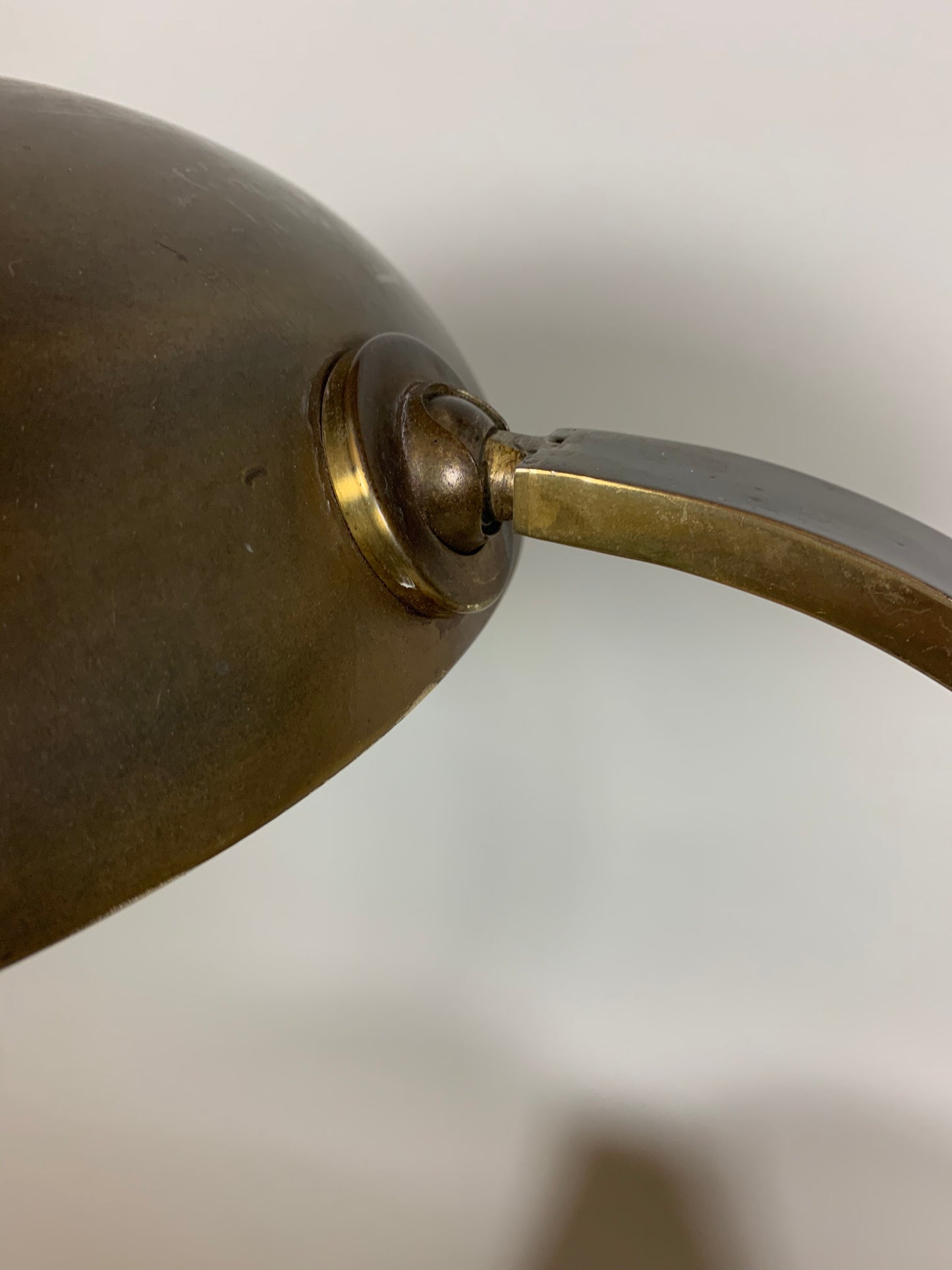 Gecos Tischlampe aus Messing