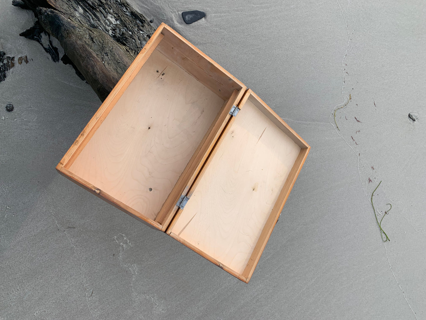 Holzkiste mit Deckel