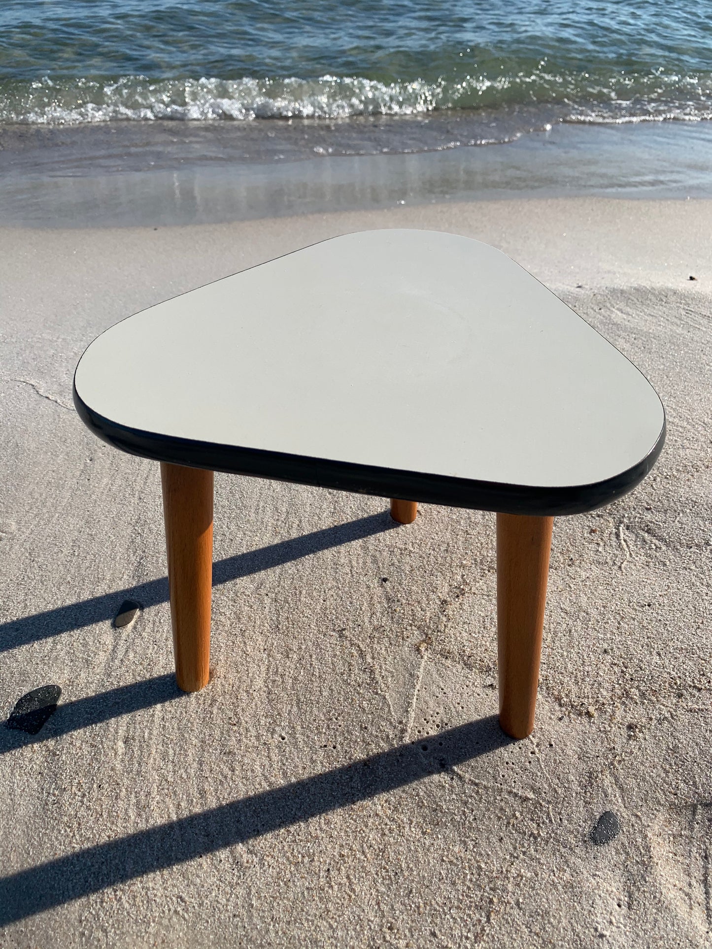 Schöner kleiner Retro-Tisch