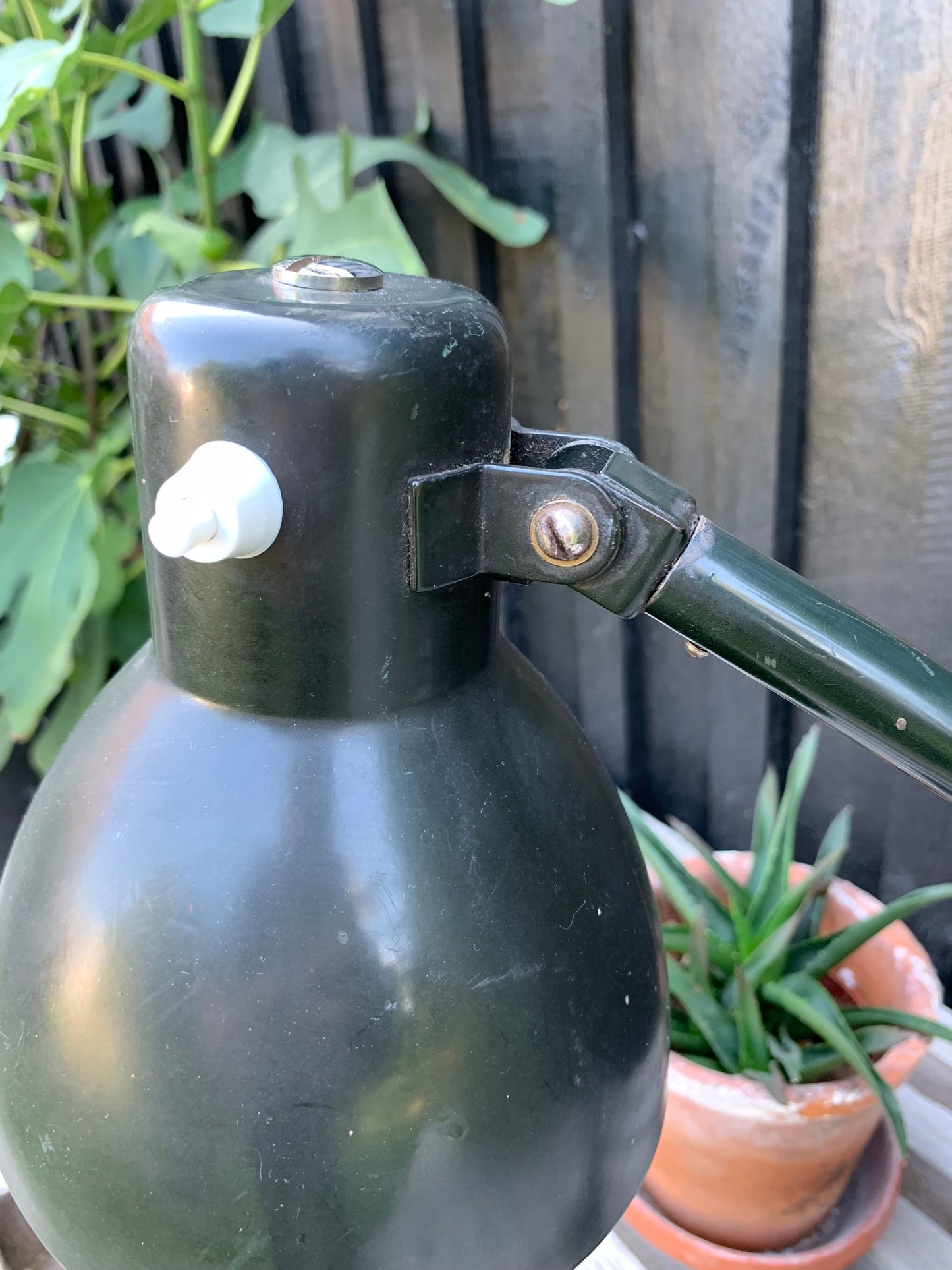 Alte Vintage Lampe - dunkelgrün