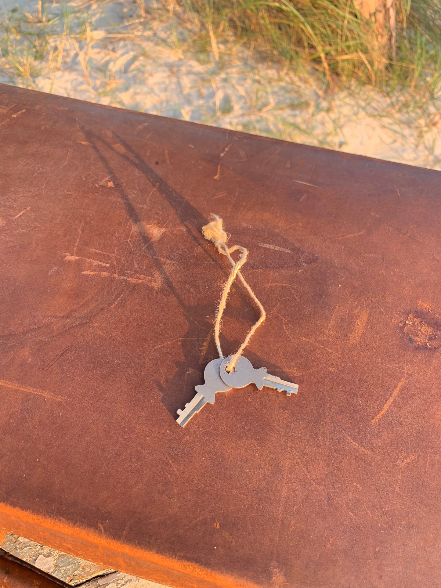 Koffer aus Leder mit viel Patina