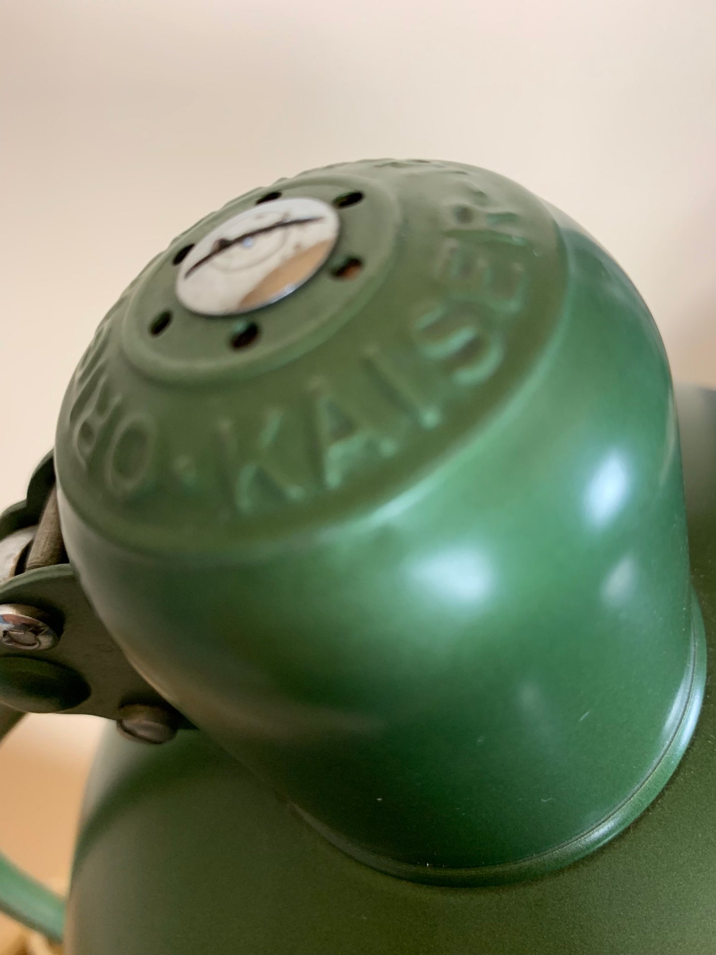 Grüne Kaiser Idell Lampe - entworfen von Christian Dell