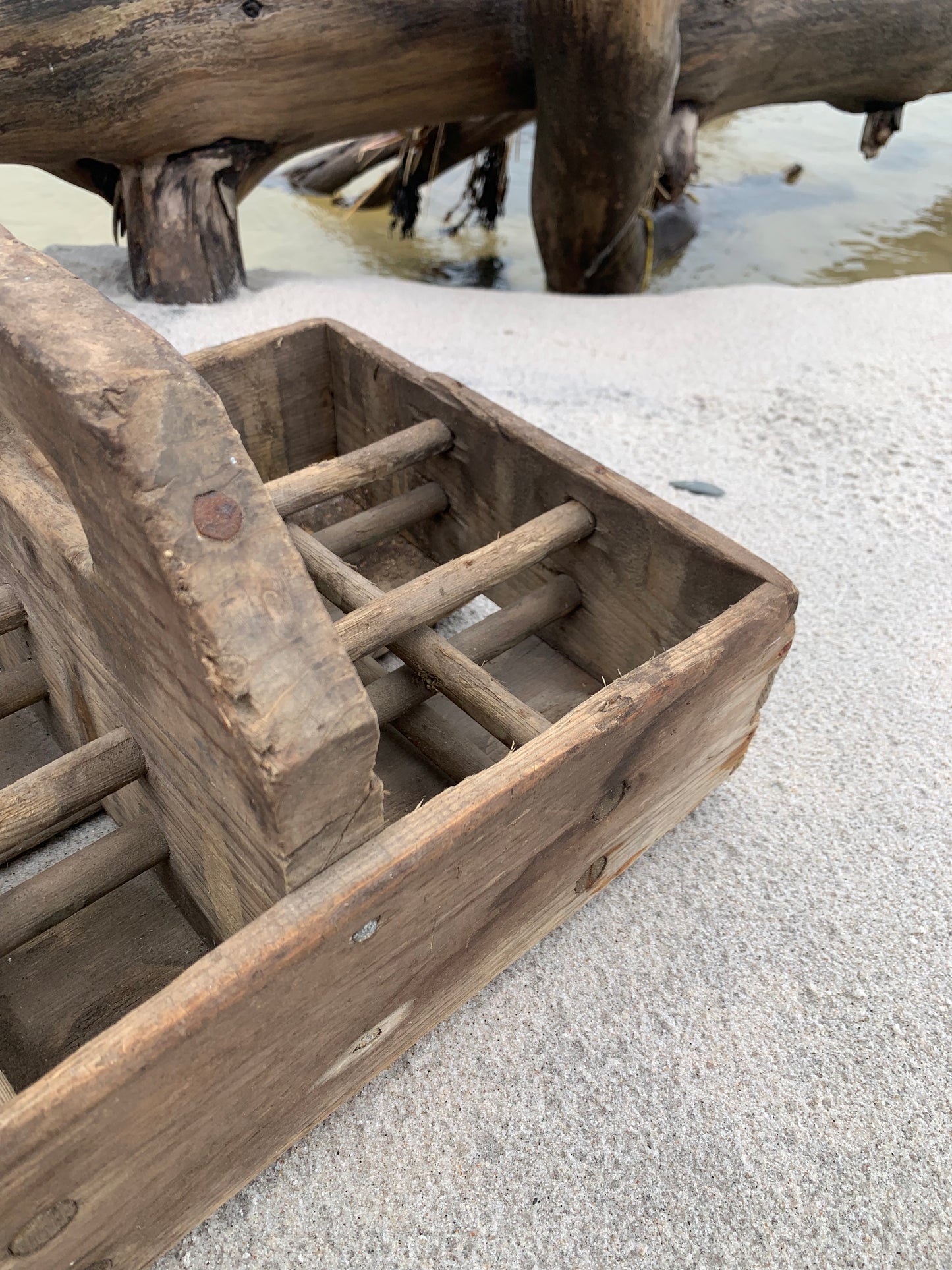 Holzkiste mit 12 Fächern