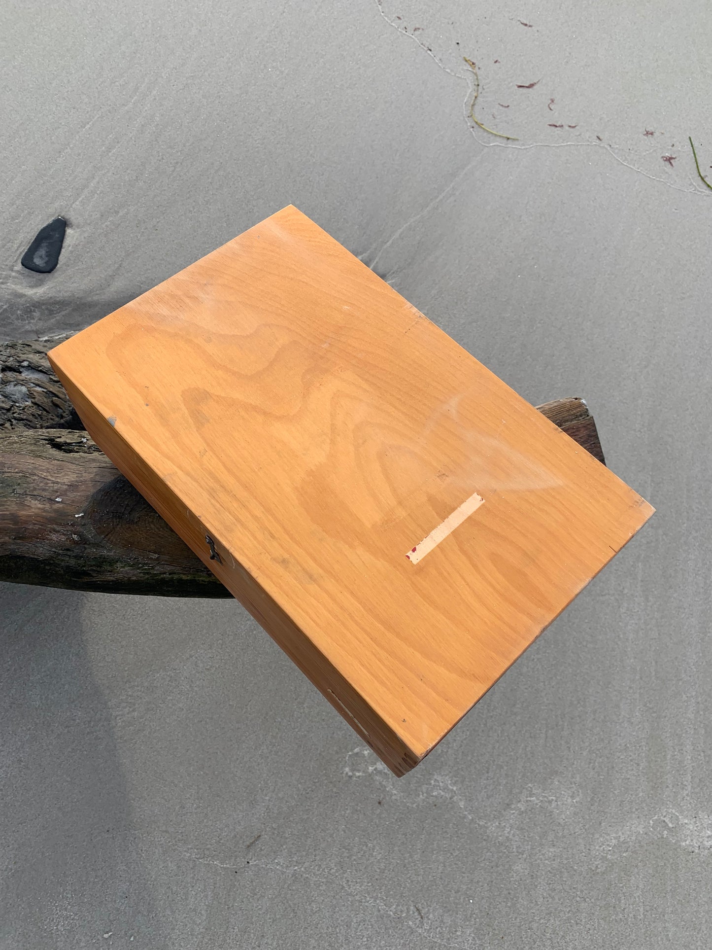 Holzkiste mit Deckel