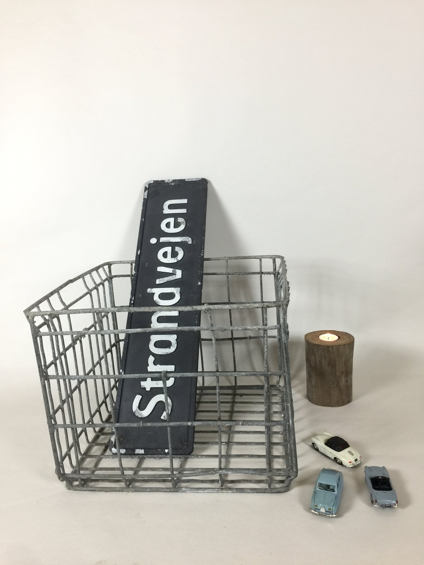 Schöner alter Drahtkorb