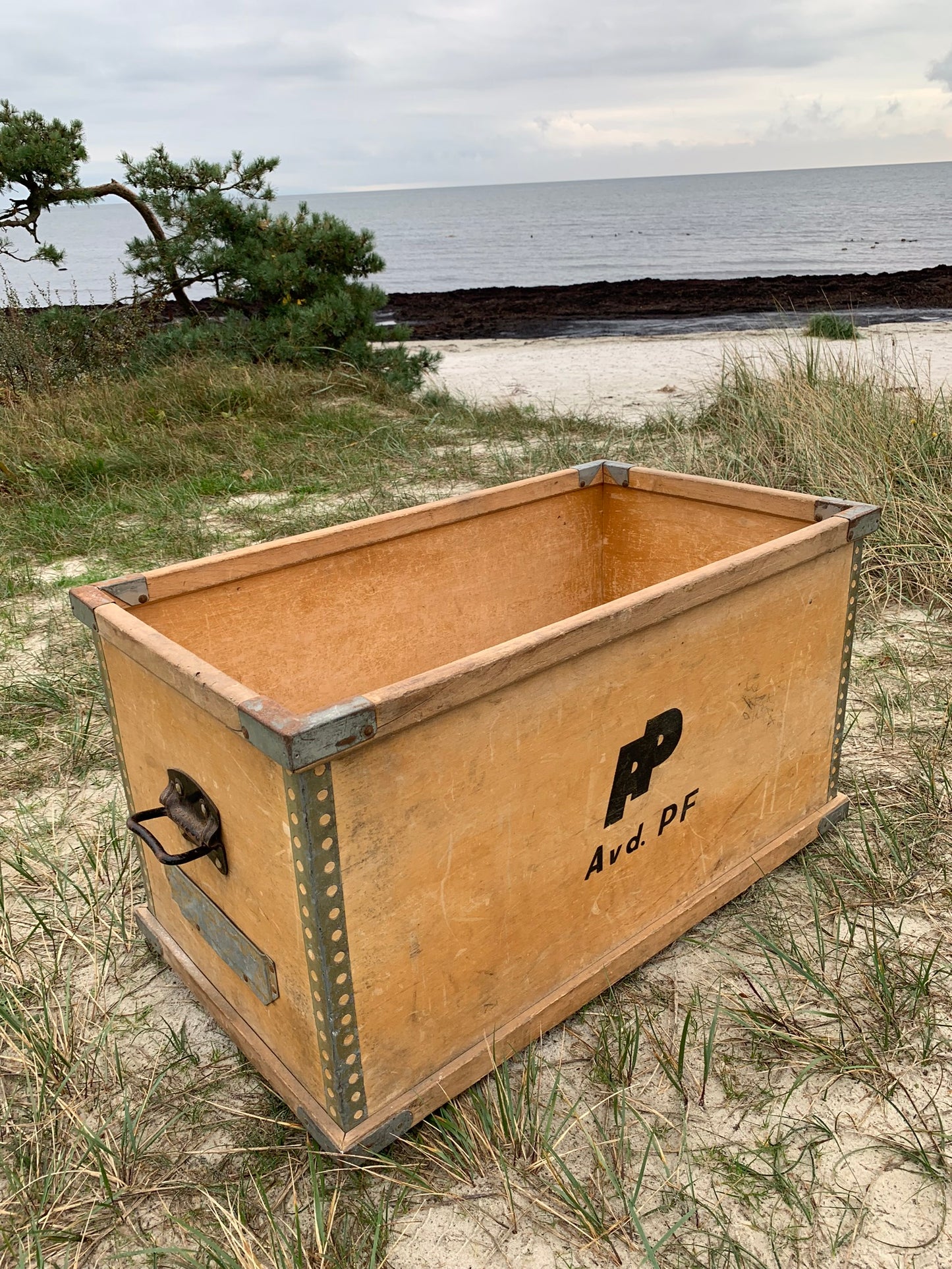 Große Holzkiste