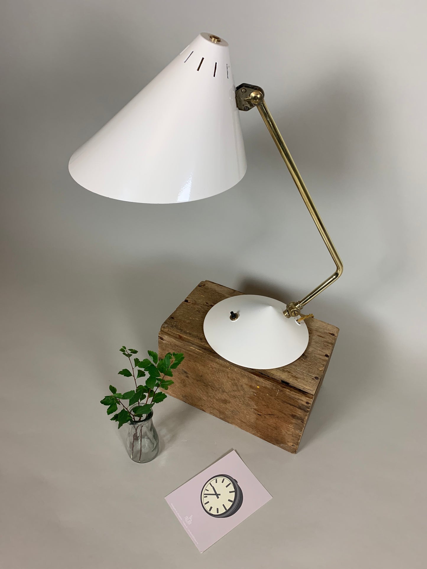 Hala Tischlampe - Weiß und Messing