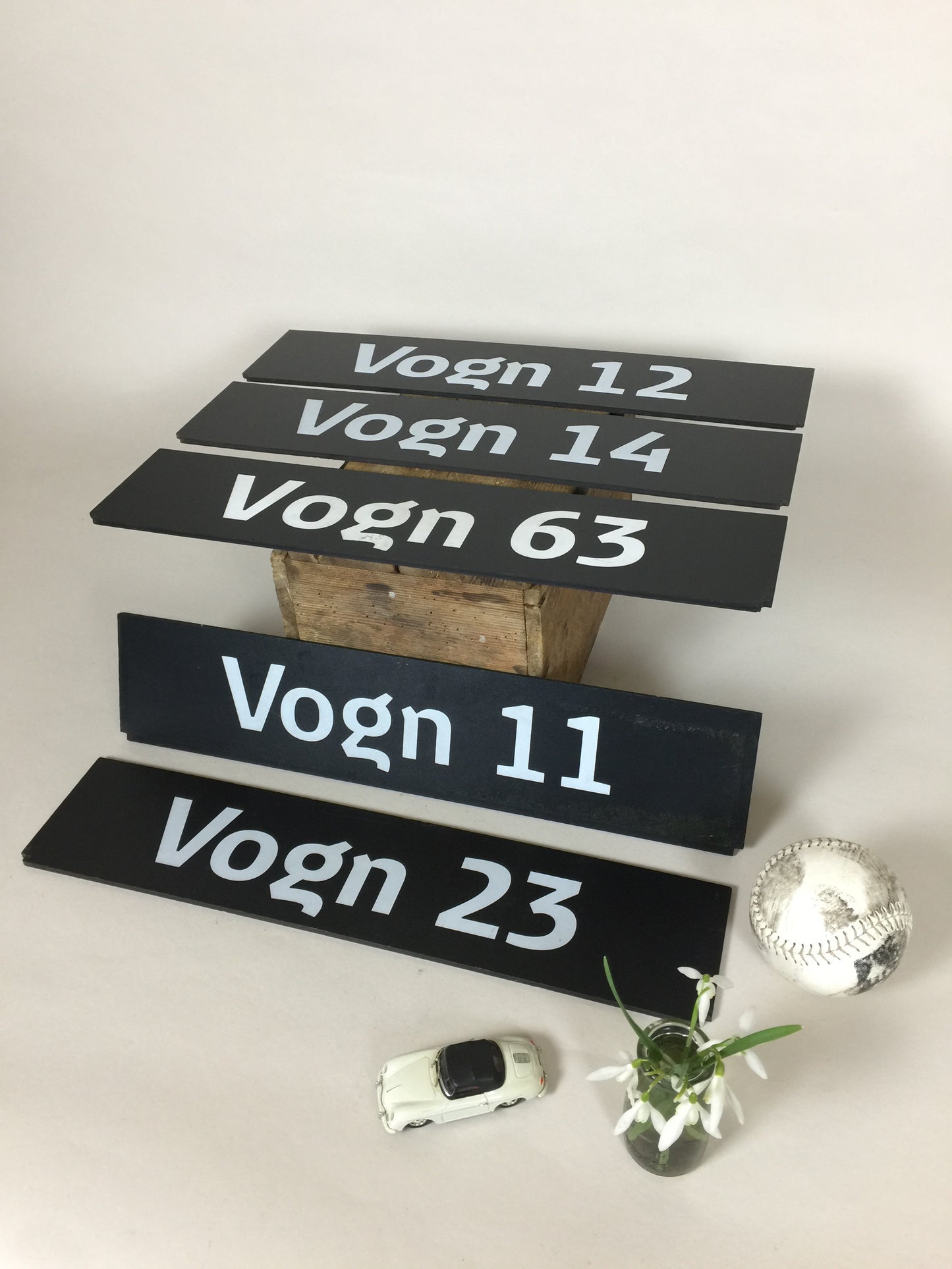 Schöne Schilder von DSB-Zügen (der Preis gilt für alle fünf)