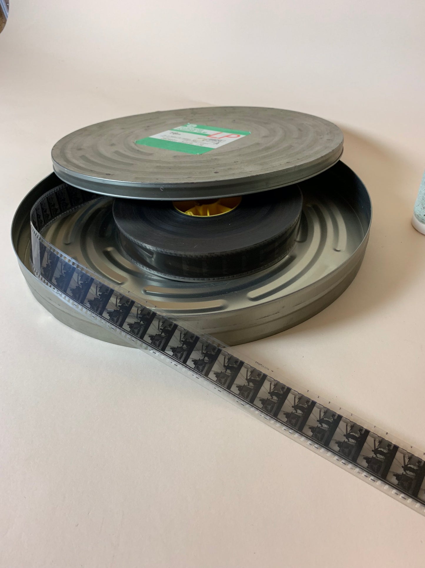 Metallbox mit Folienrolle