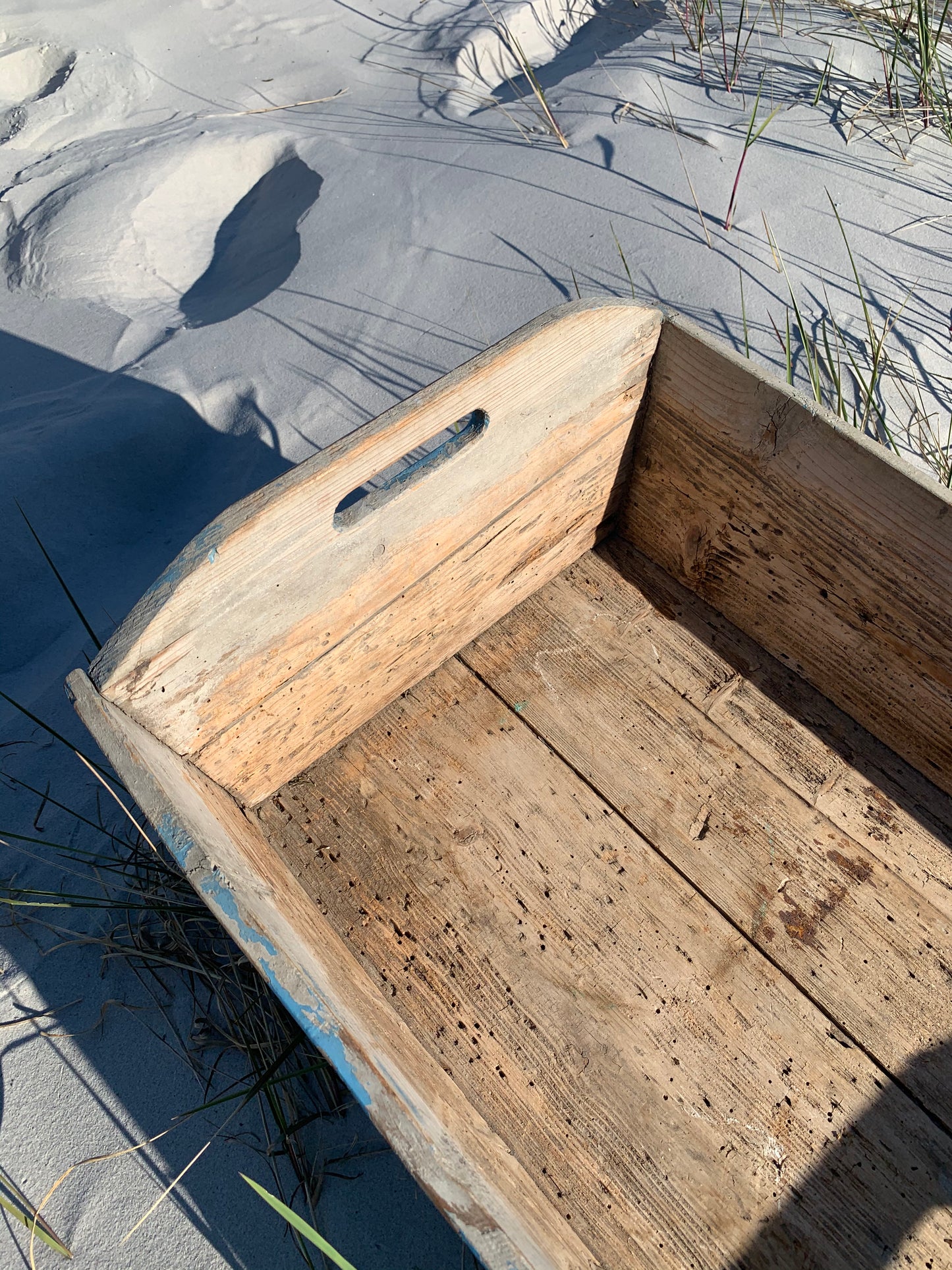 Blaue Holzkiste mit schöner Patina