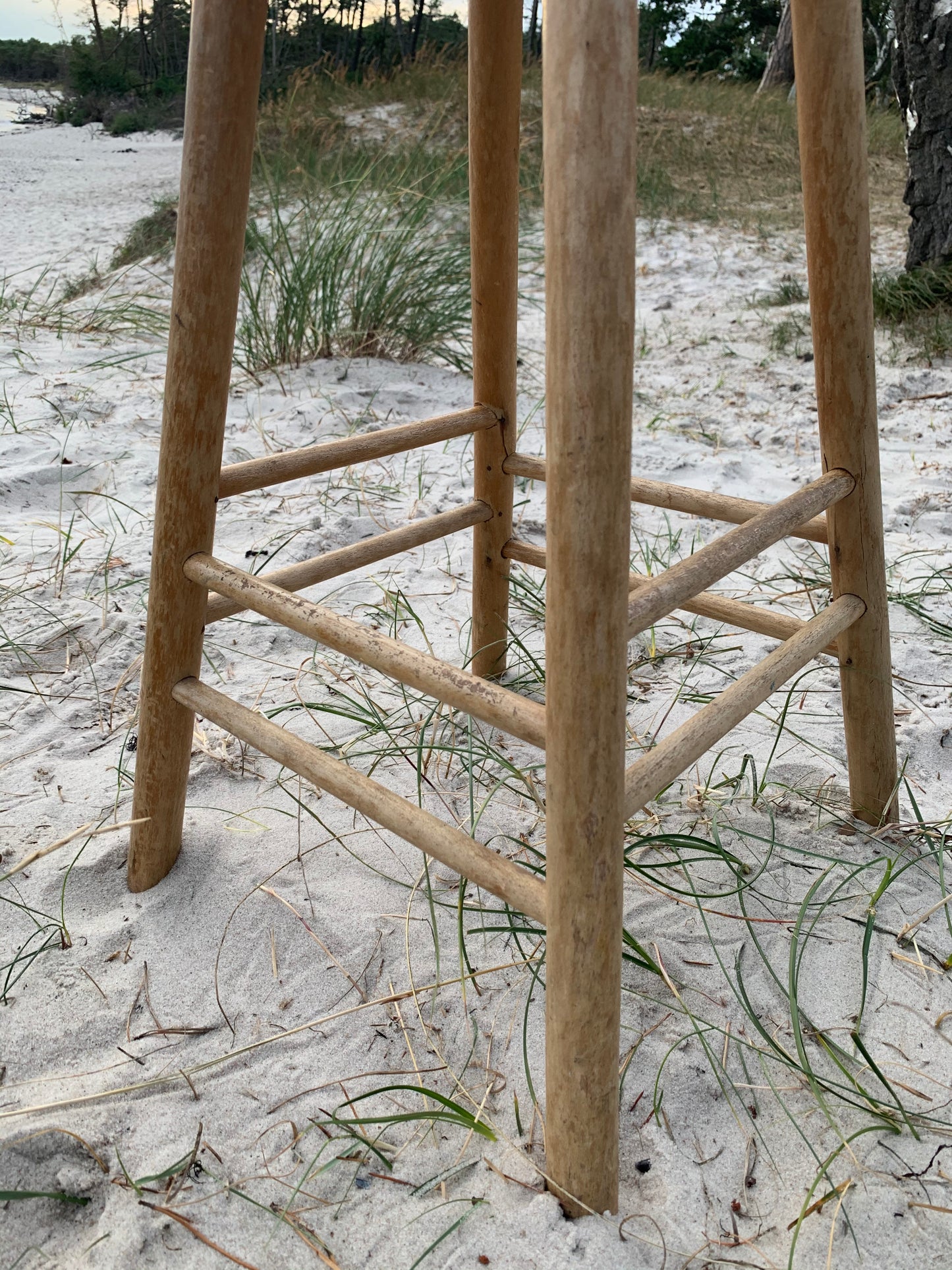 Hoher Hocker aus Holz