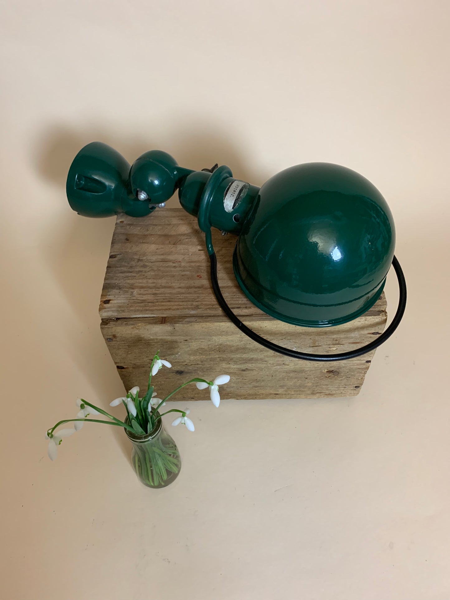 Grüne Jieldé-Wandlampe