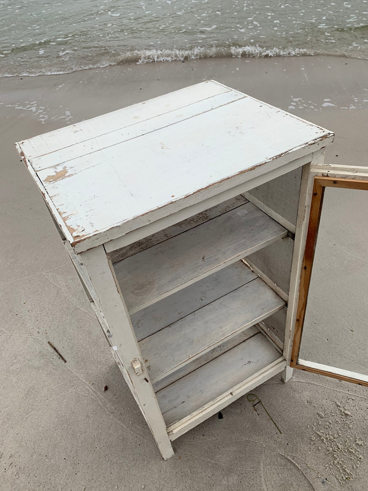 Schöner alter Fliegenschrank