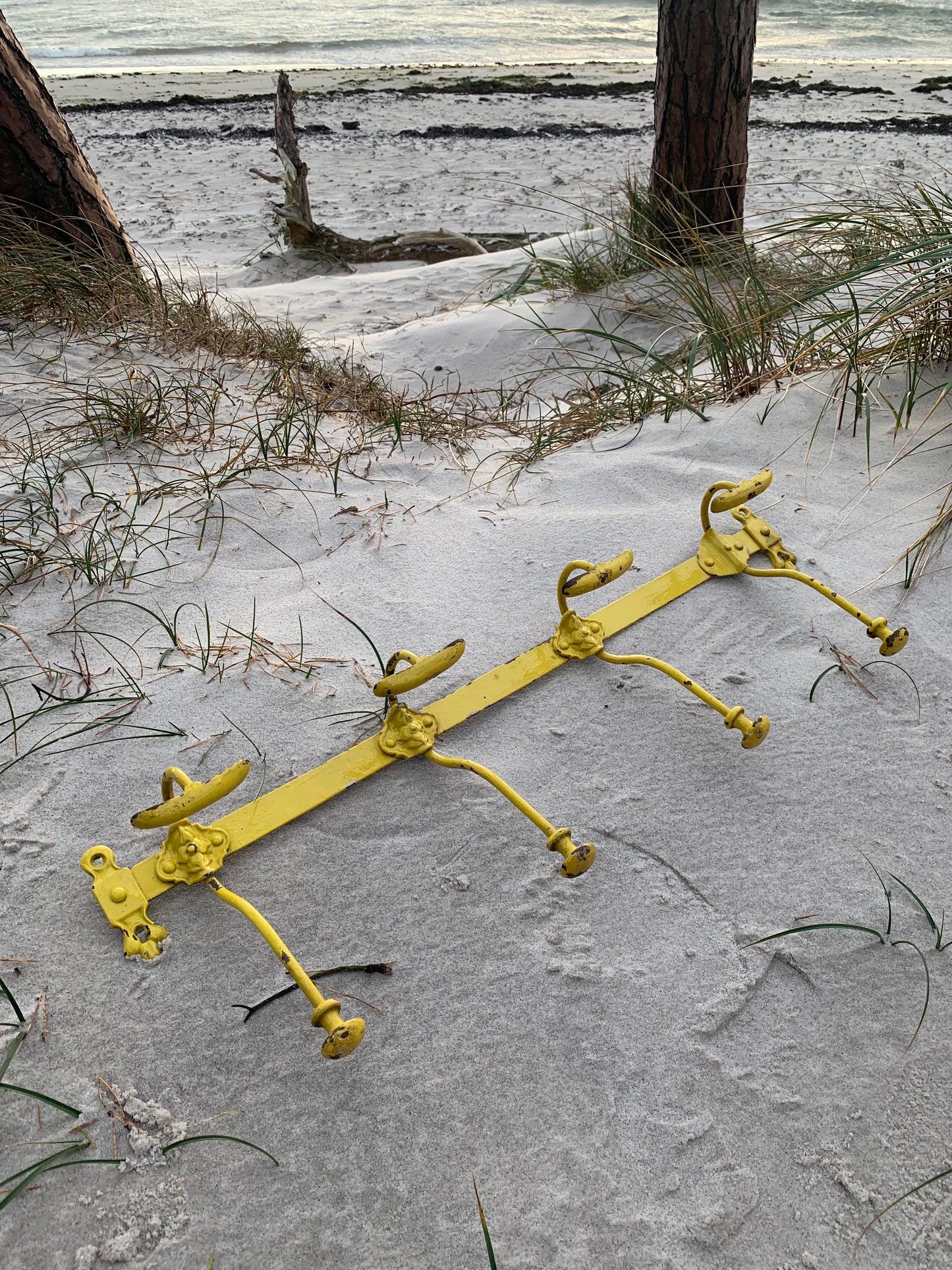 Französischer Kleiderständer - Gelb