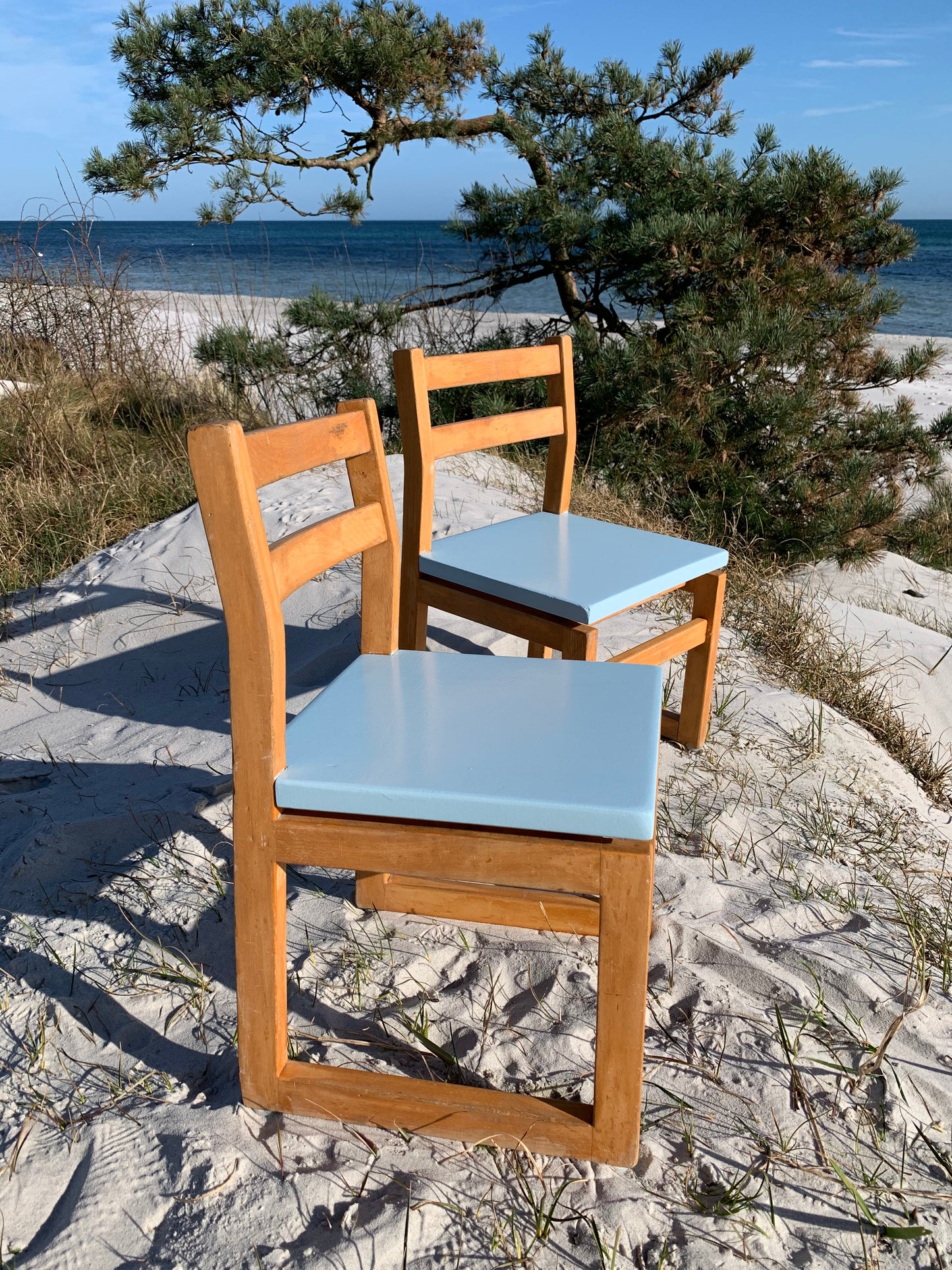 Kinderstuhl aus Holz mit Sitzfläche in hellblau - Der Preis gilt pro STCK.