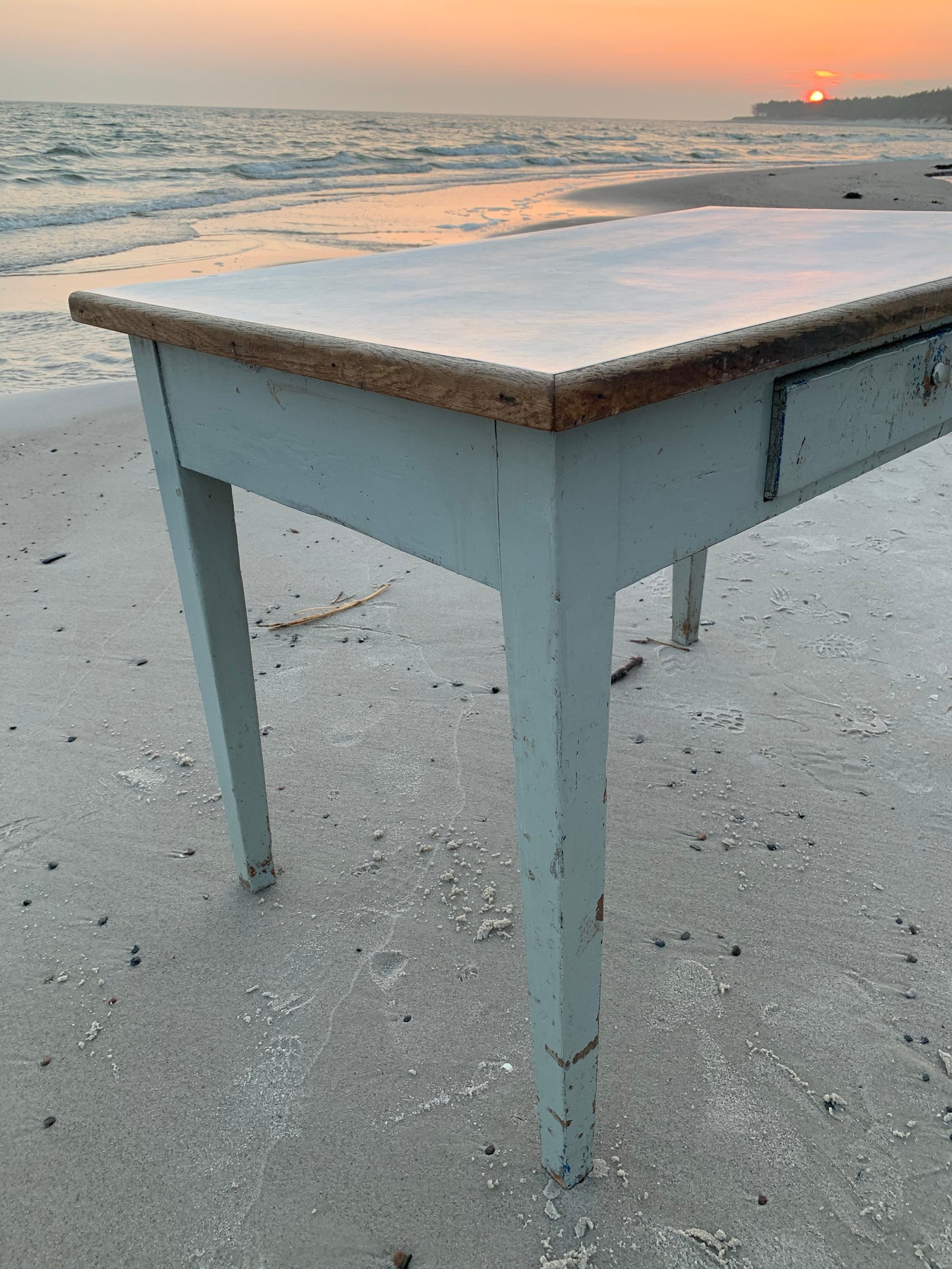 Tisch mit Patina