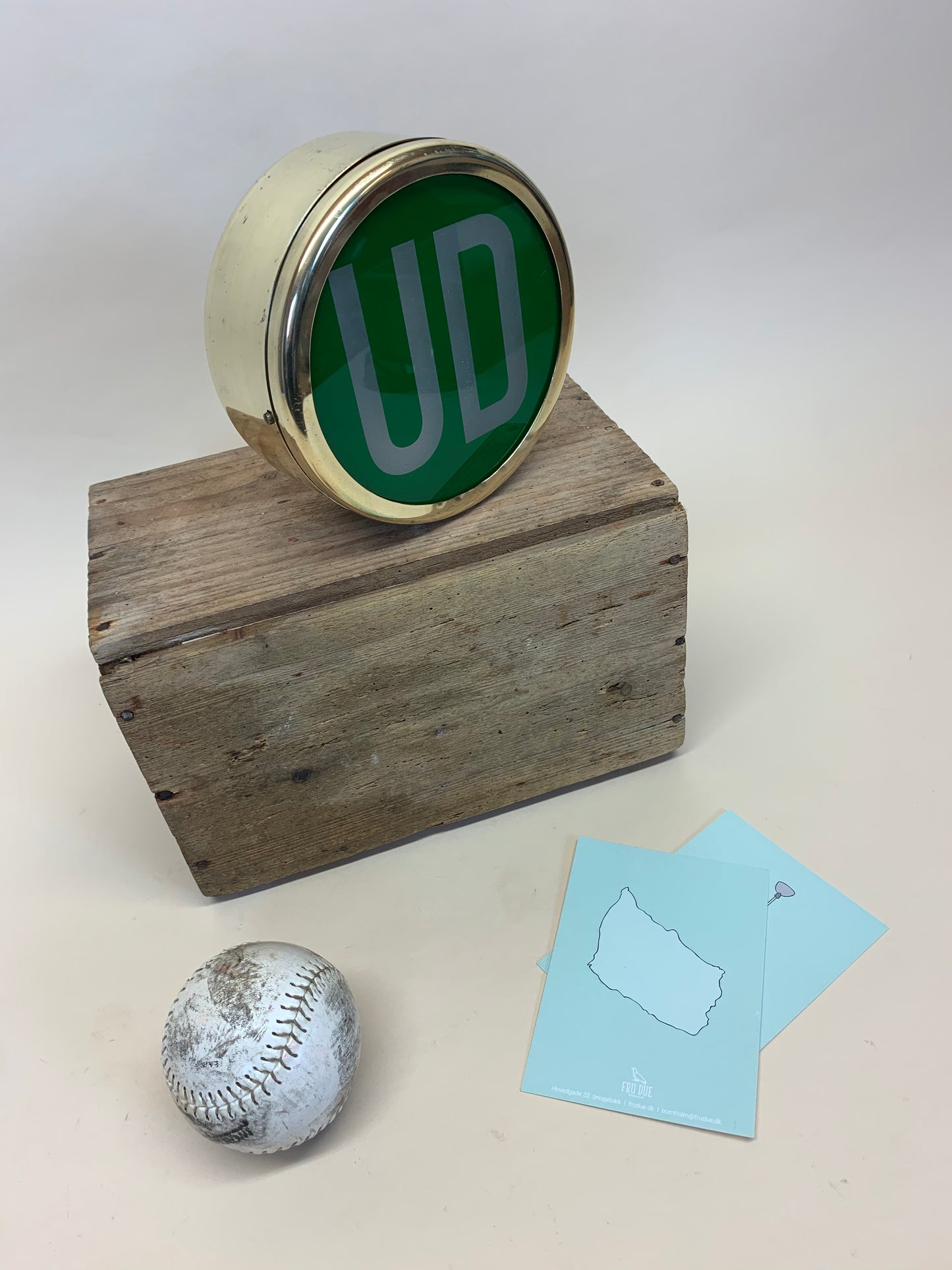 Leuchtschild - Out mit Messingrahmen