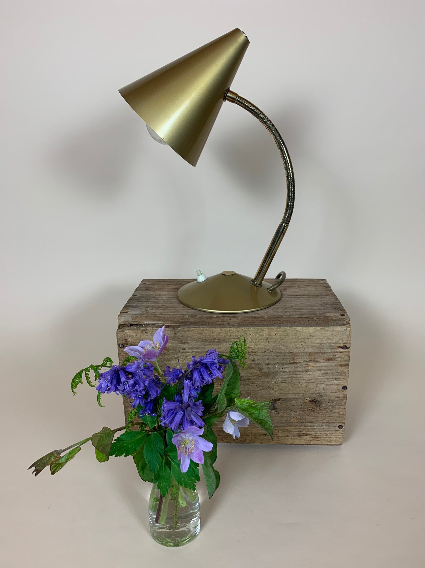 Helo Tischlampe aus Messing