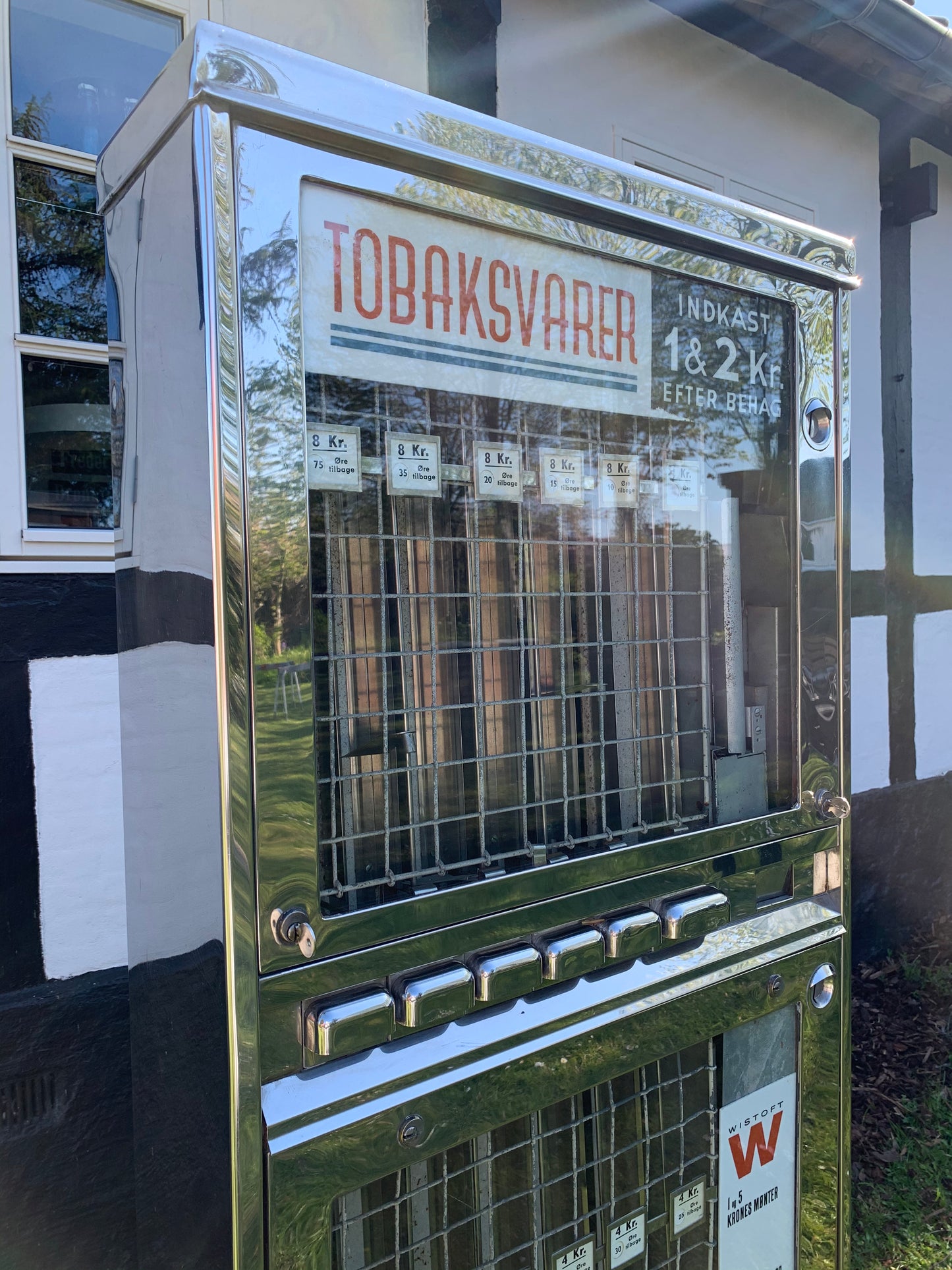 Schöner alter Automat für Zigaretten