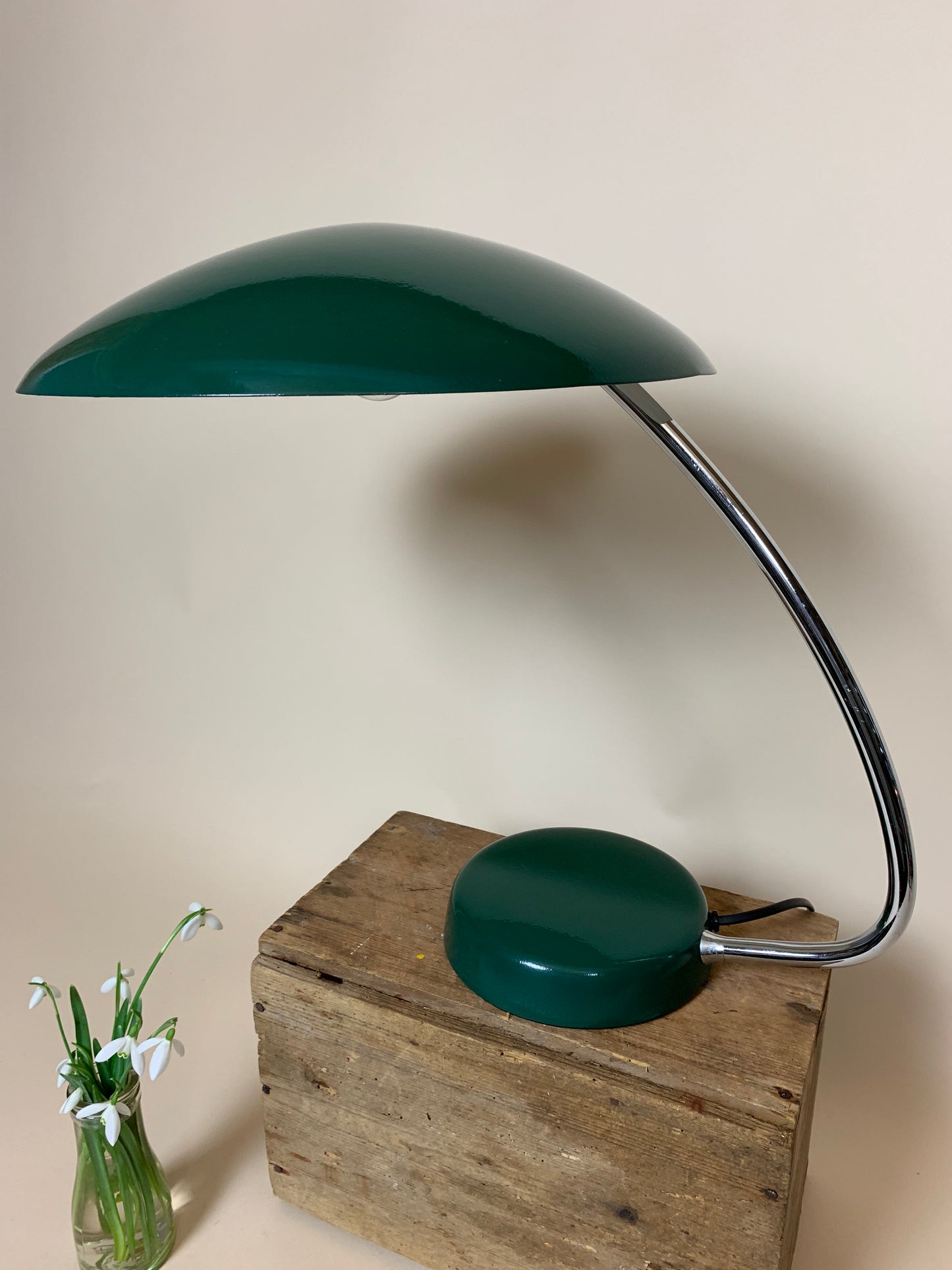 Vintage Kosaken UFO Tischlampe aus den 1950er Jahren.